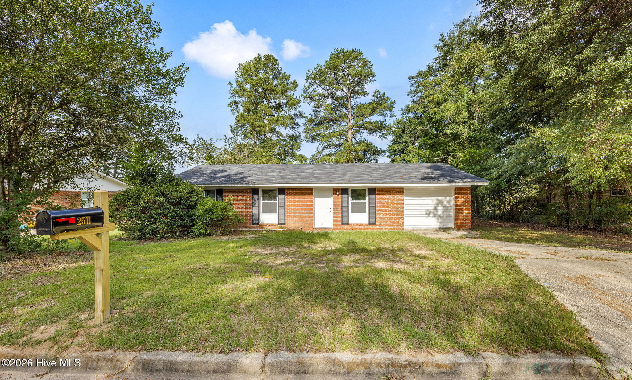 2511 Kensington Drive W Property Photo 4