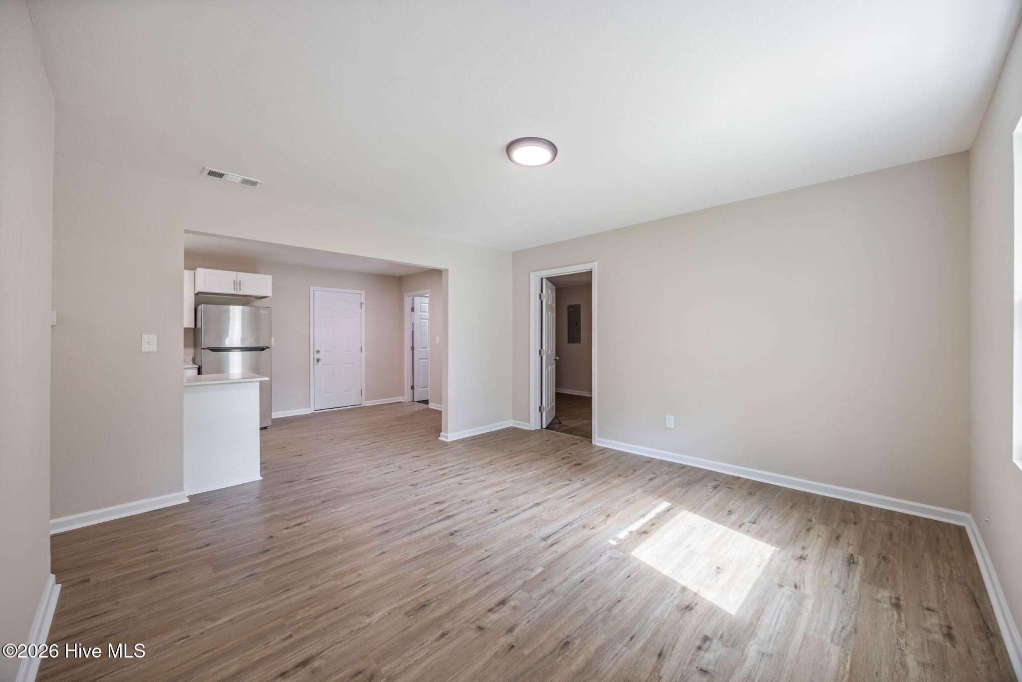 2511 Kensington Drive W Property Photo 6