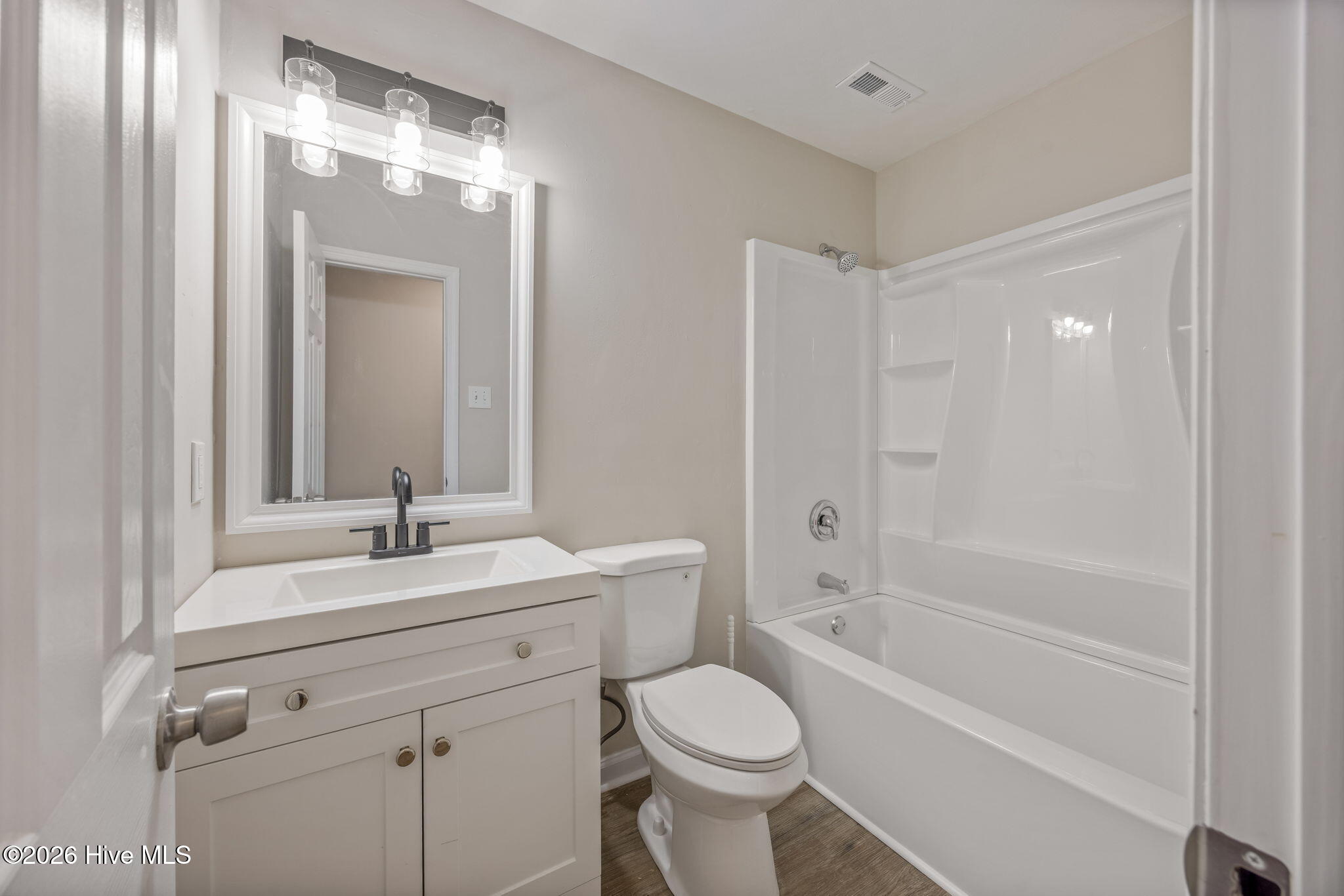 2511 Kensington Drive W Property Photo 23