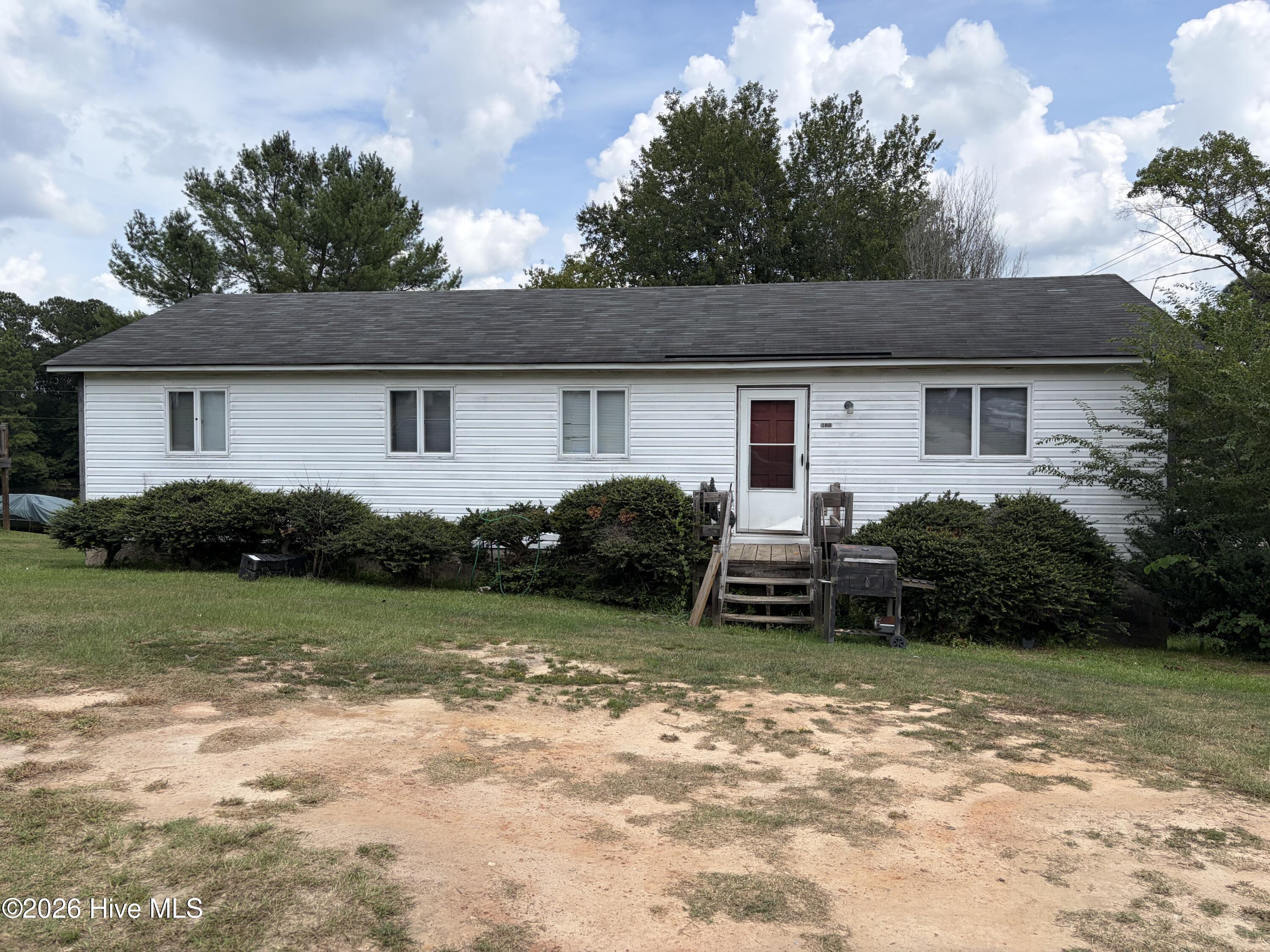 611 Lakeview Drive Property Photo 1
