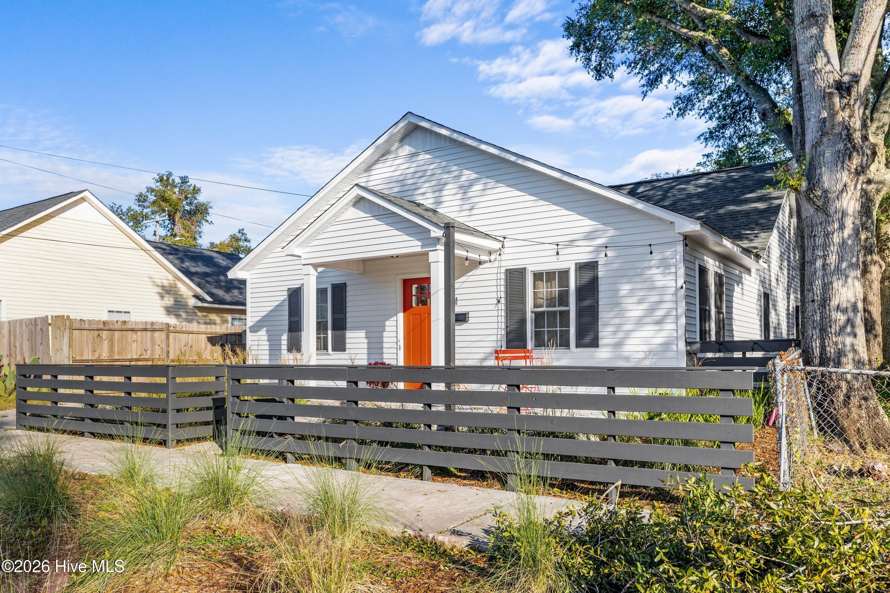 411 Swann Street Property Photo 1