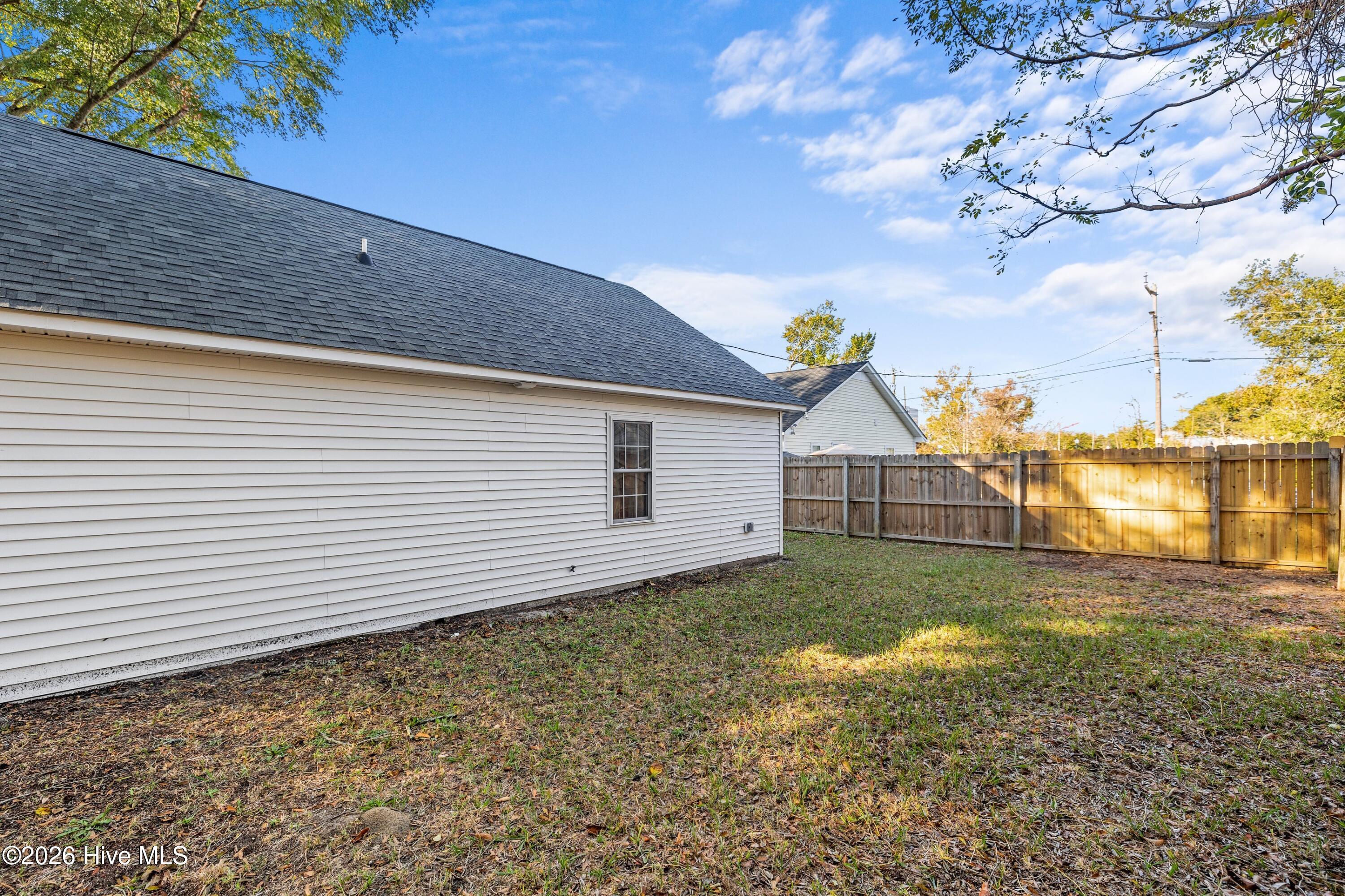 411 Swann Street Property Photo 24