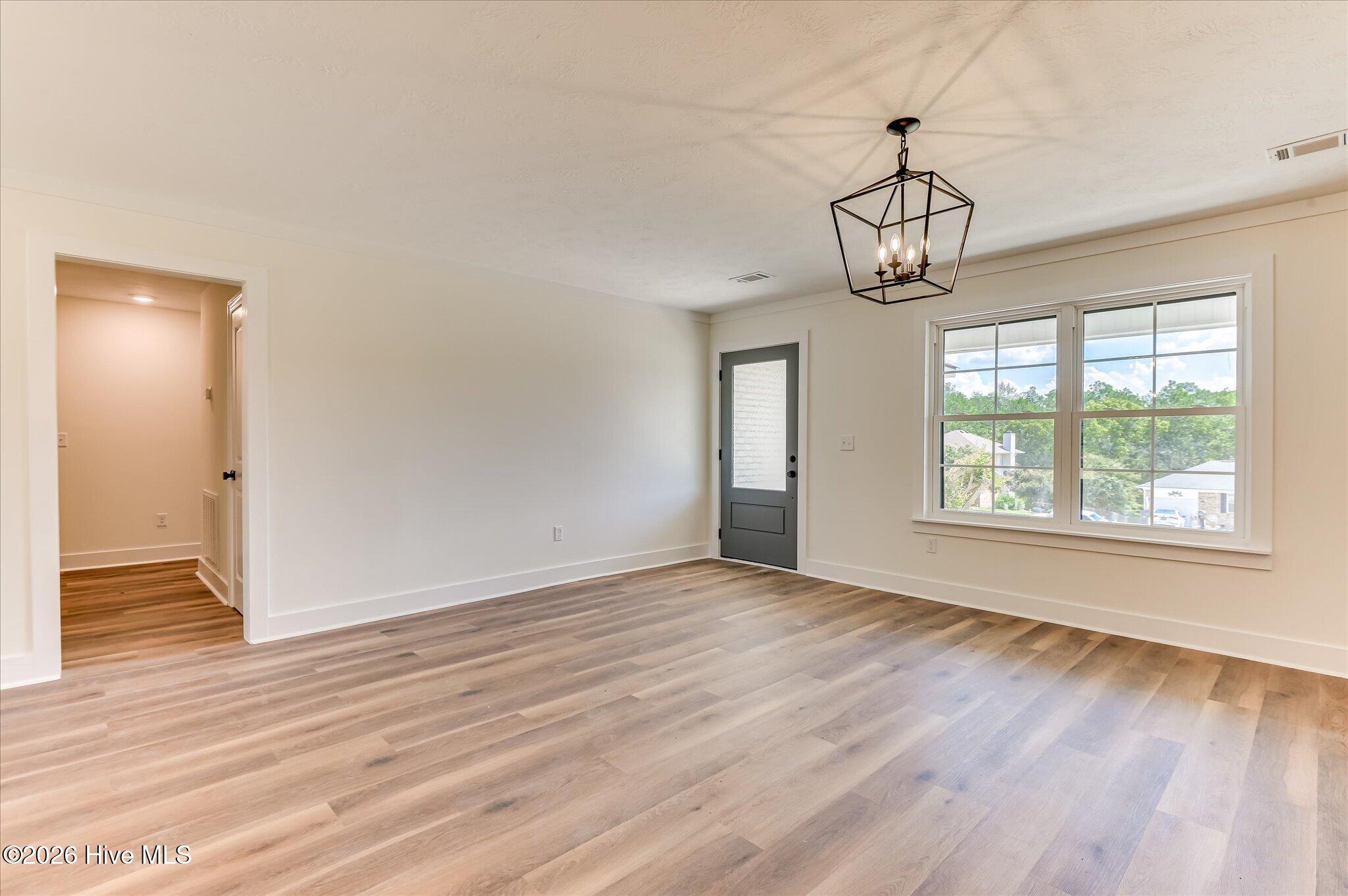 3914 Crest Drive Property Photo 5