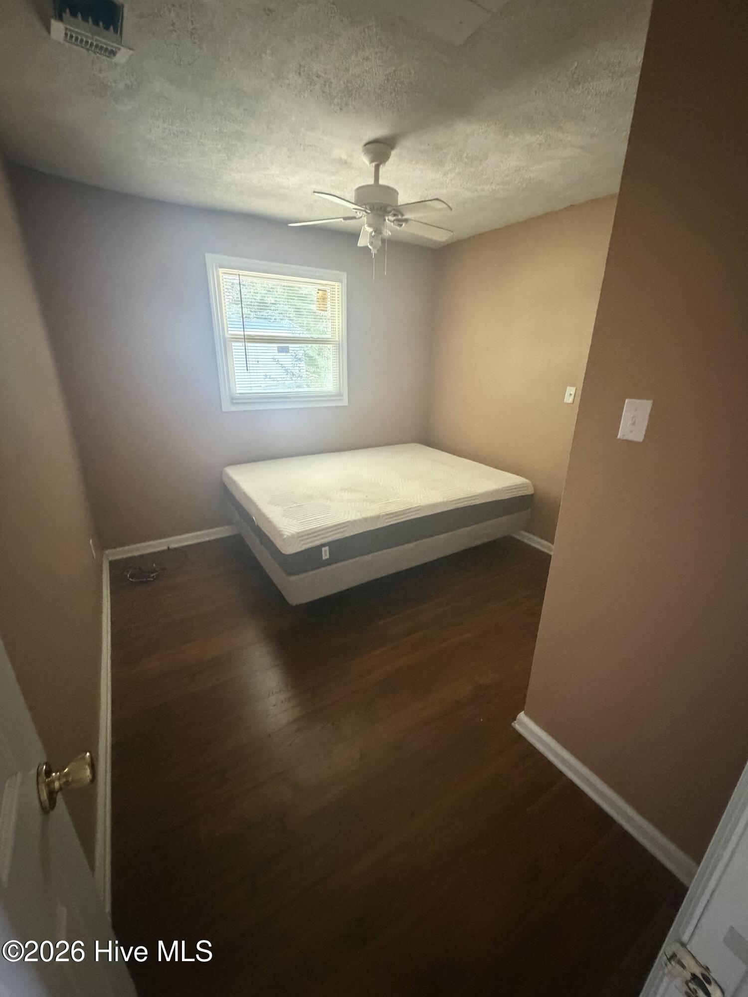 127 E Hale Street Property Photo 4