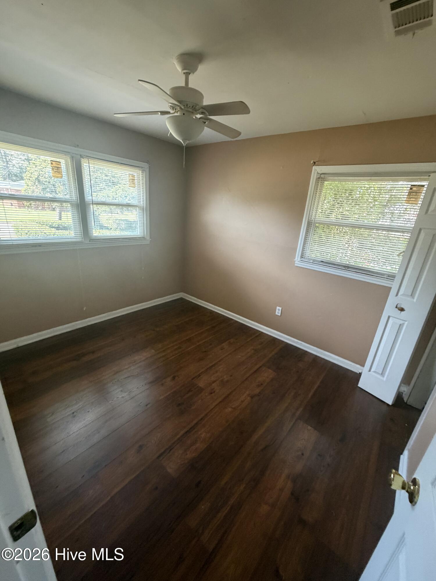127 E Hale Street Property Photo 6