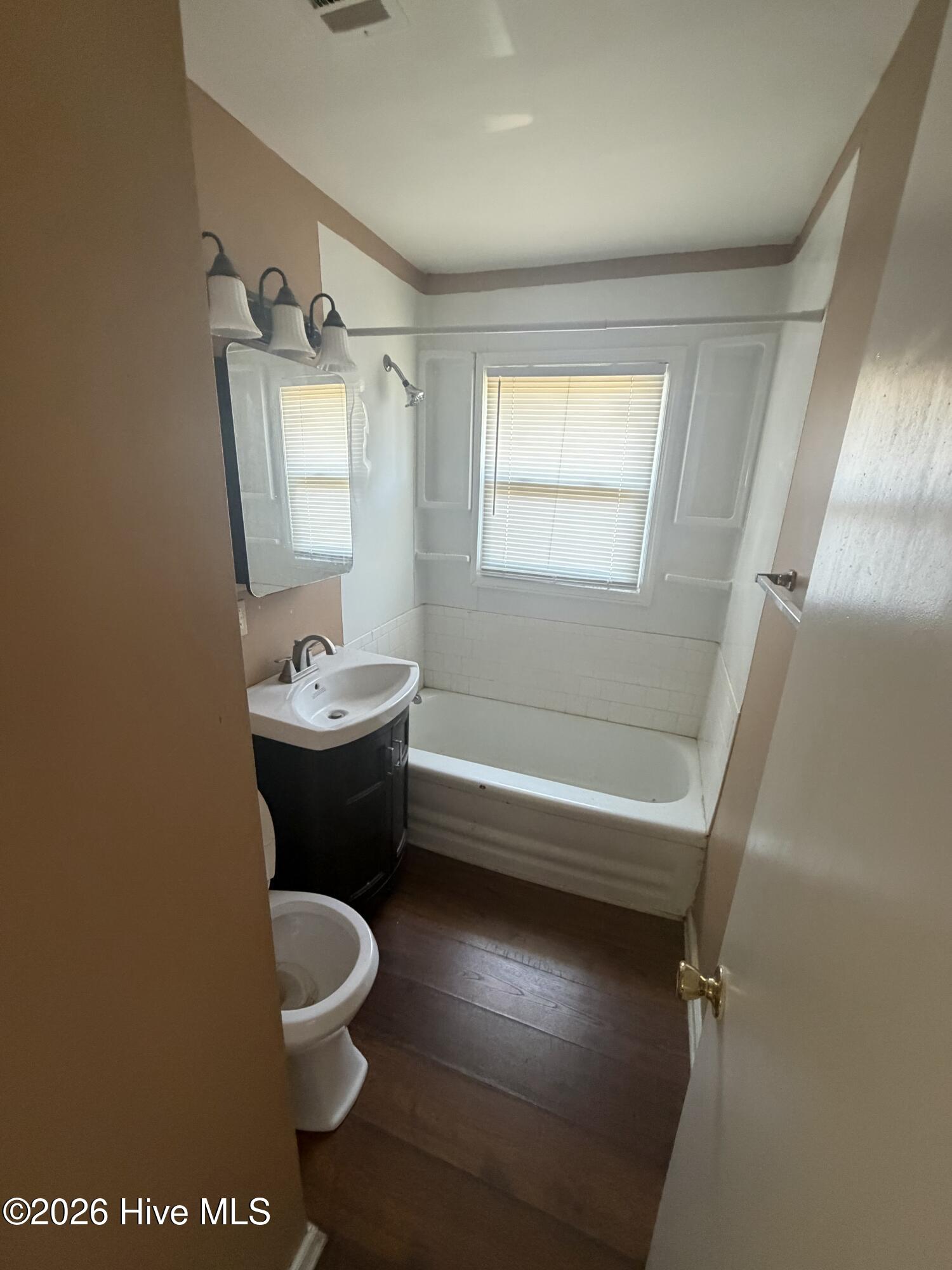 127 E Hale Street Property Photo 7