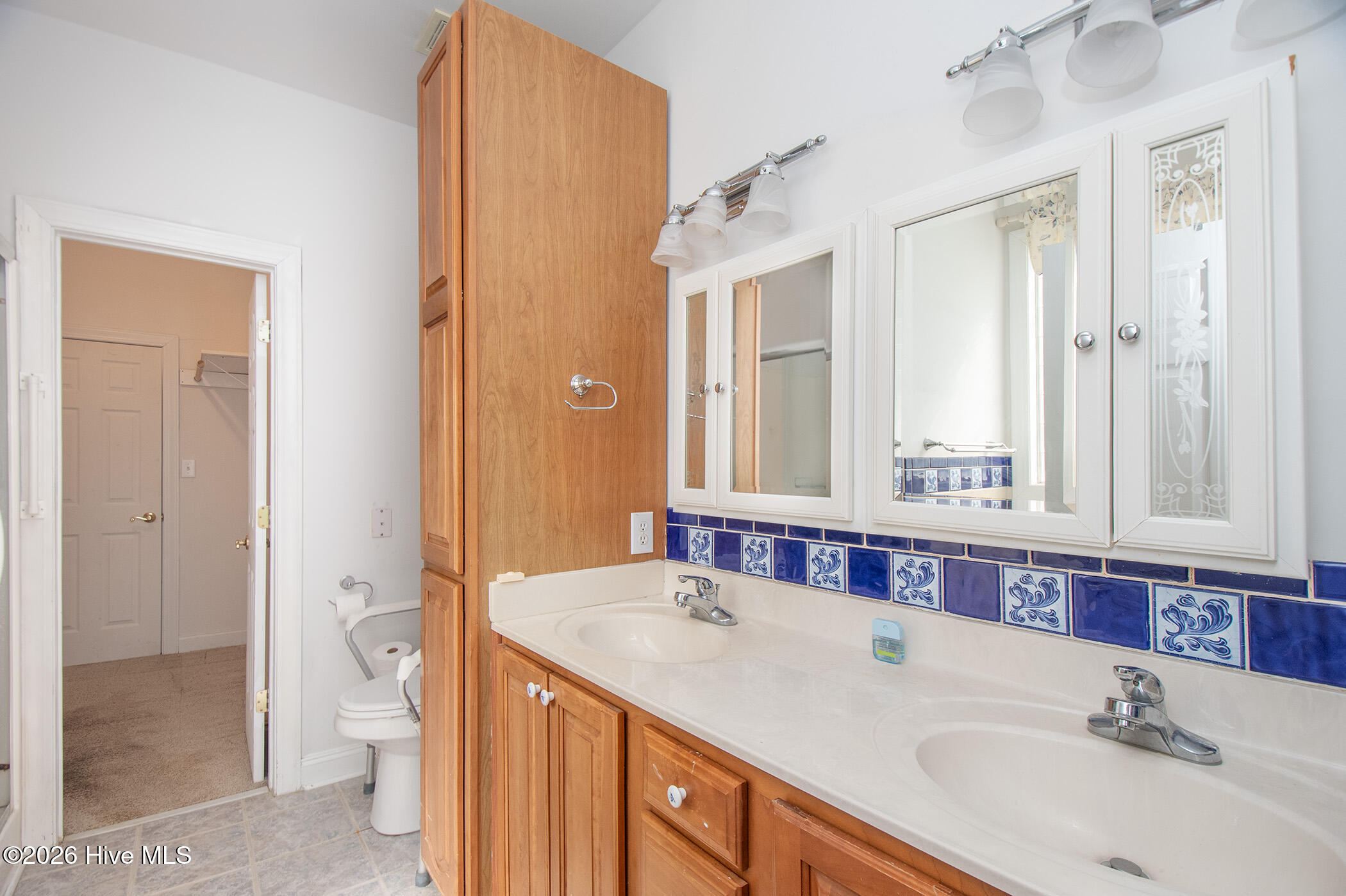 305 Augusta Court Property Photo 28