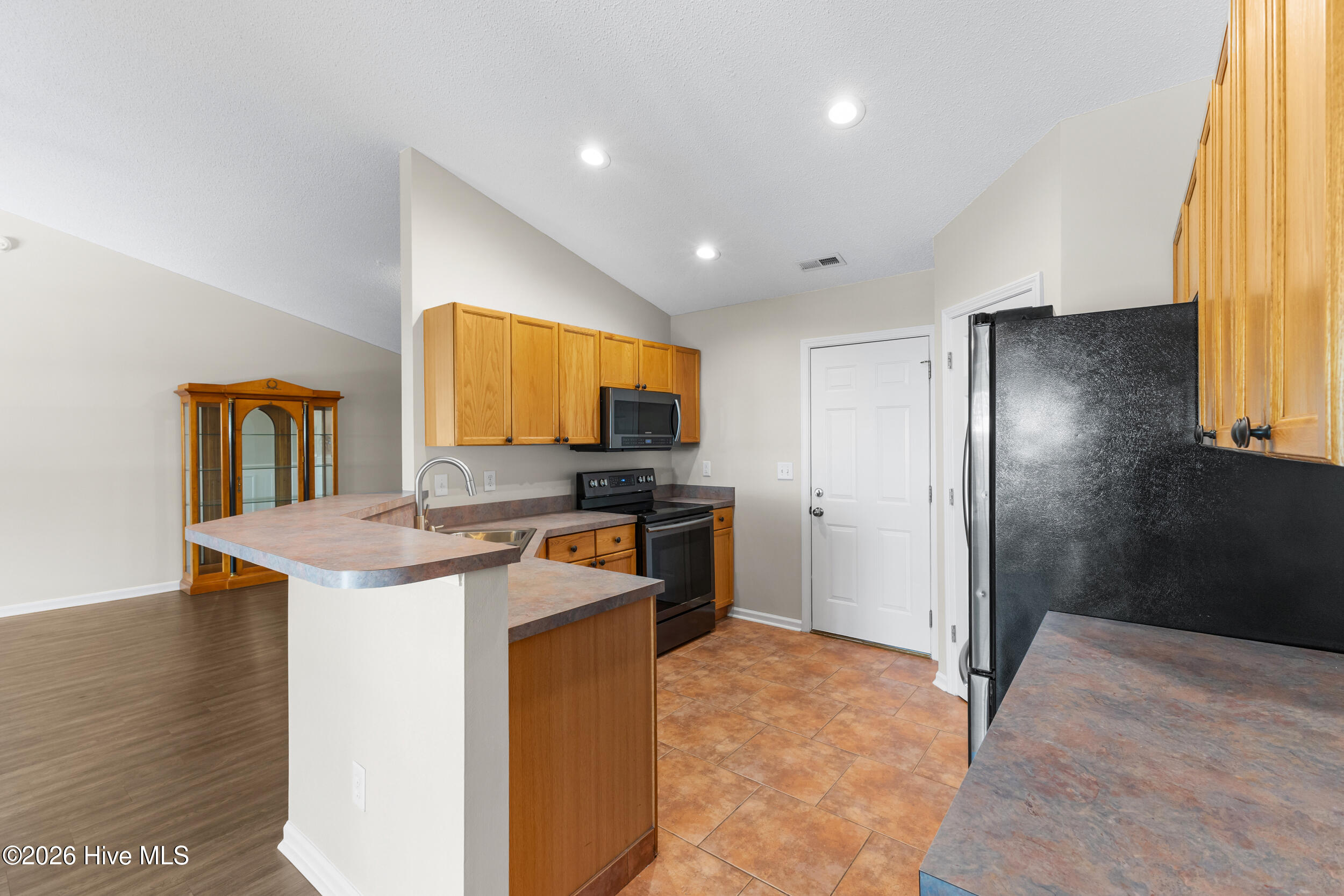 1024 Winterberry Circle Property Photo 6