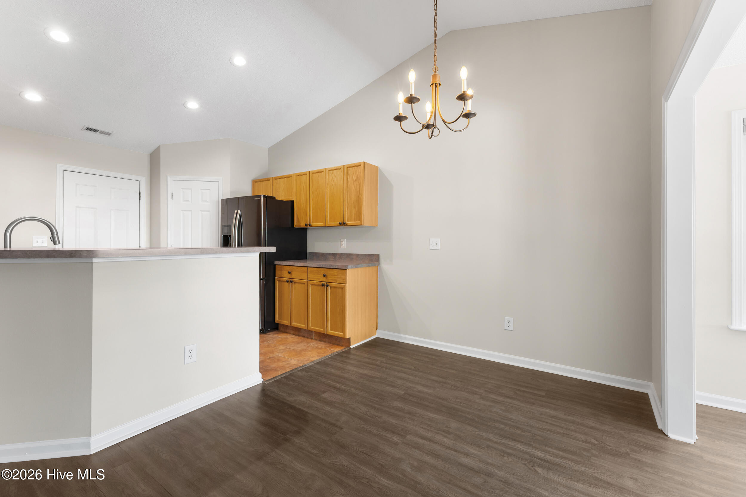 1024 Winterberry Circle Property Photo 8