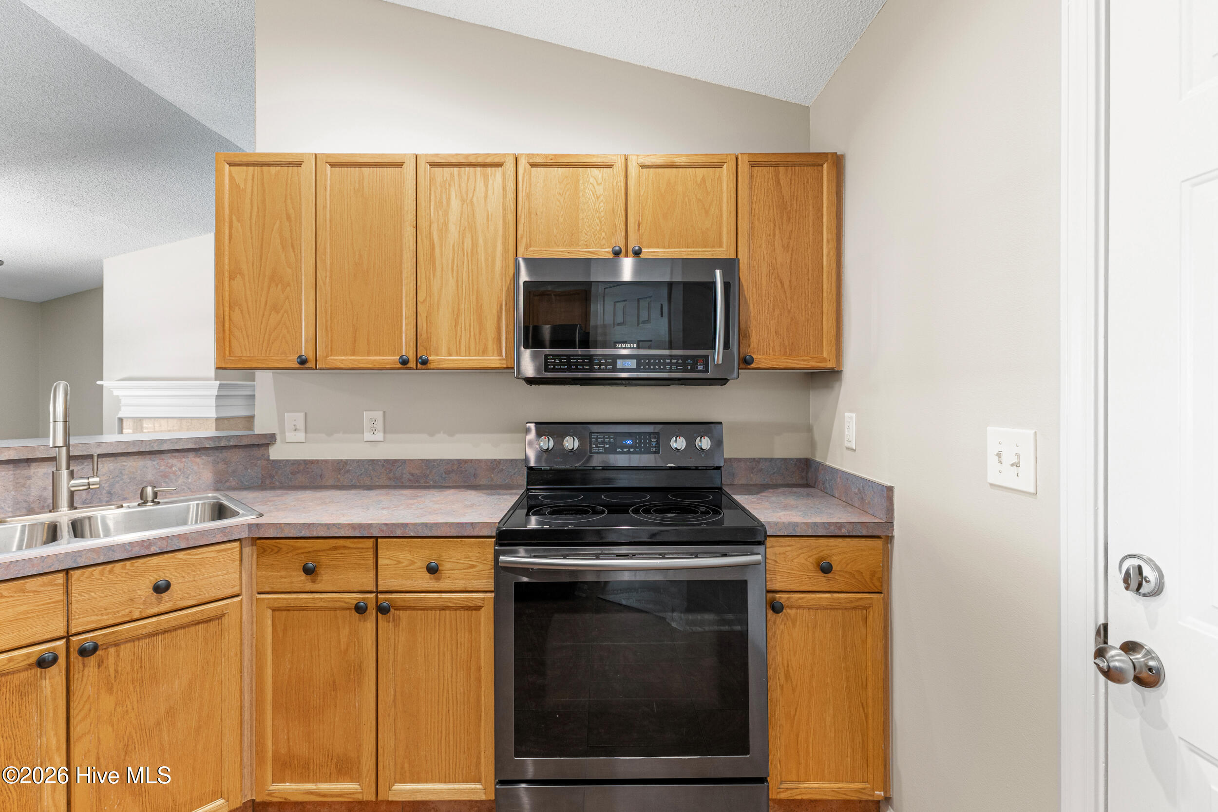 1024 Winterberry Circle Property Photo 9