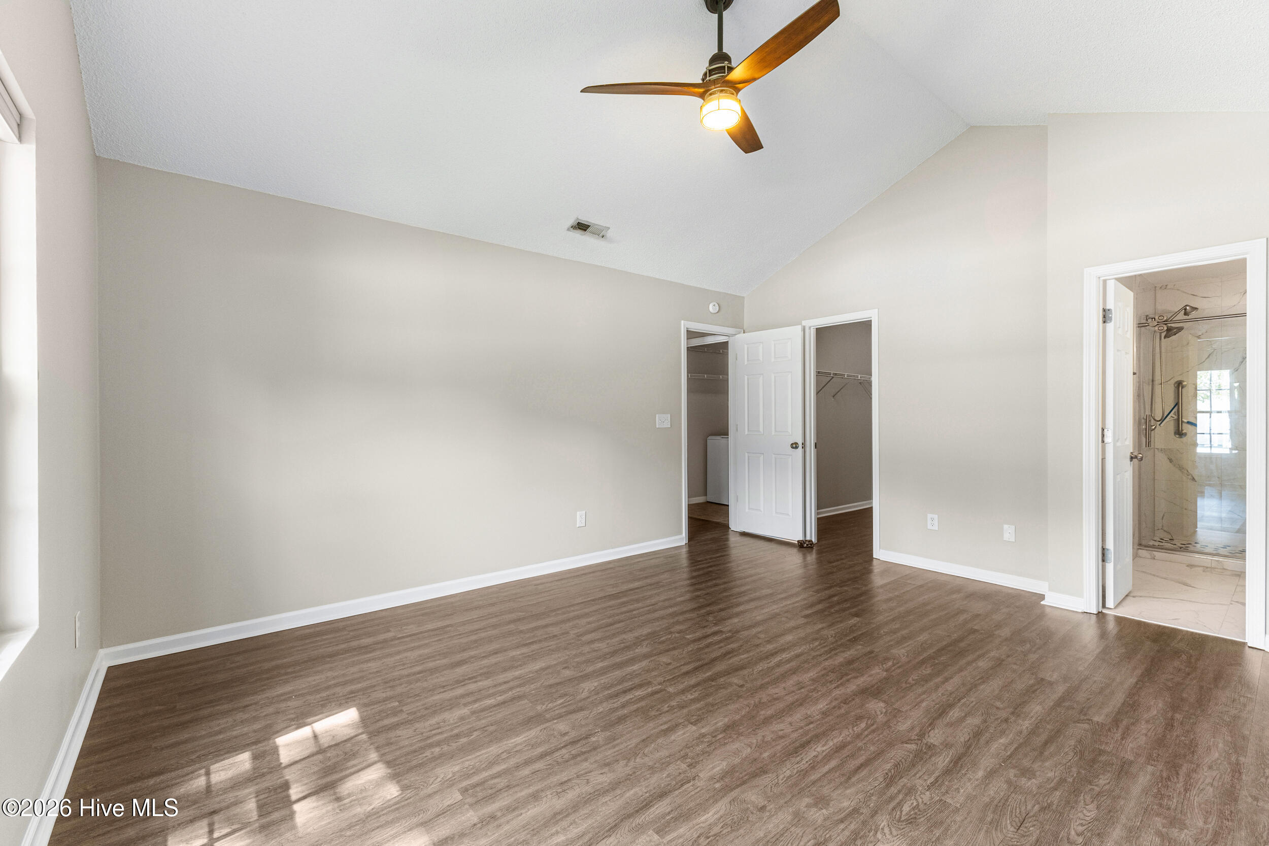 1024 Winterberry Circle Property Photo 11