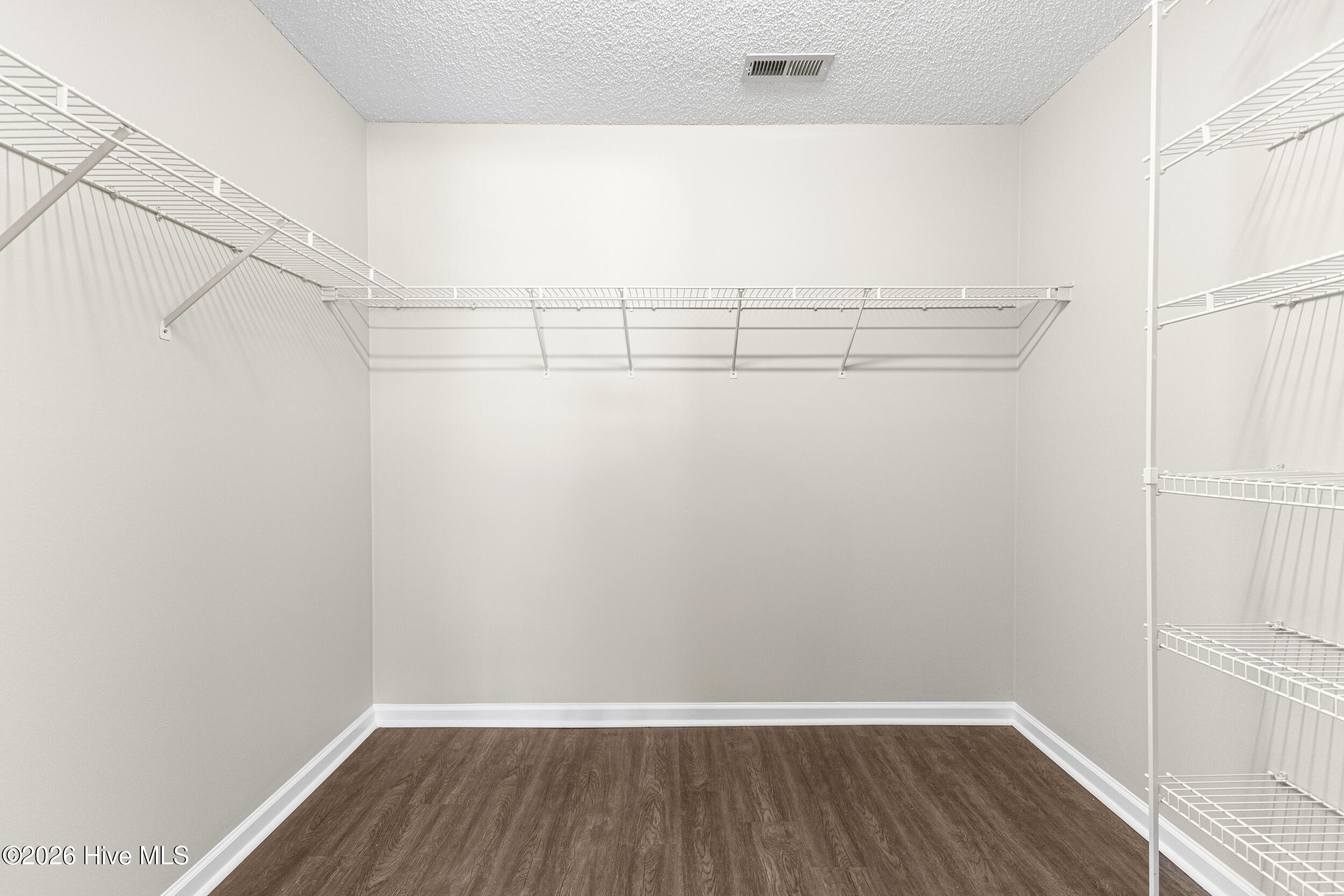 1024 Winterberry Circle Property Photo 13