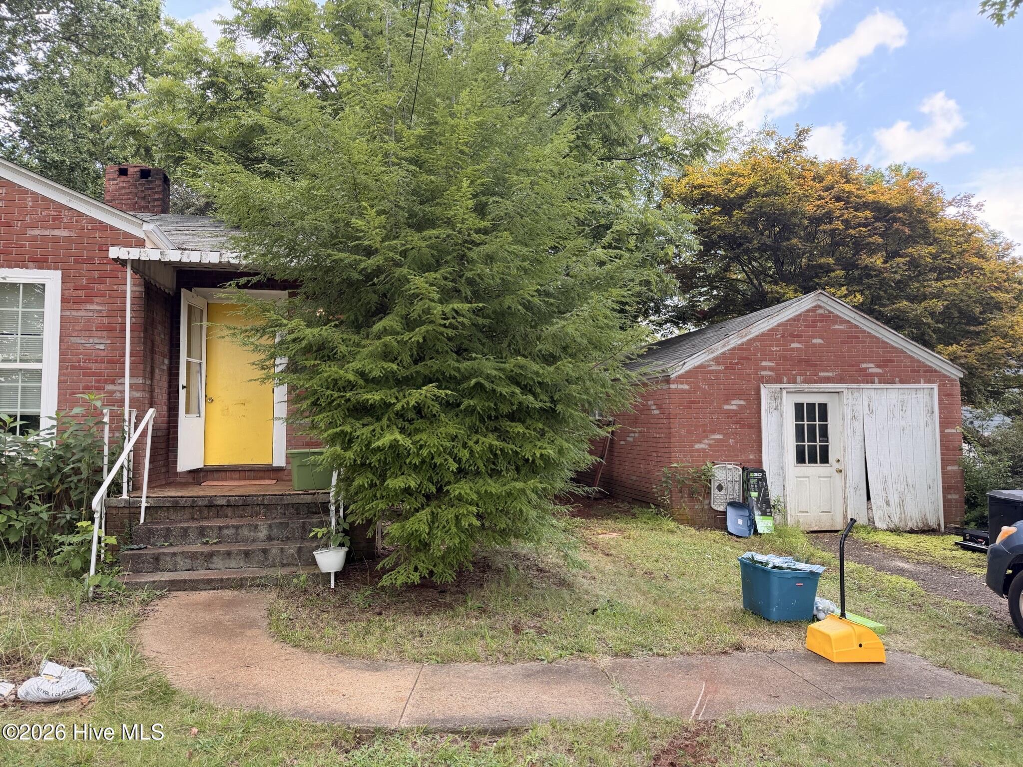 176 White Oak Street Property Photo 2