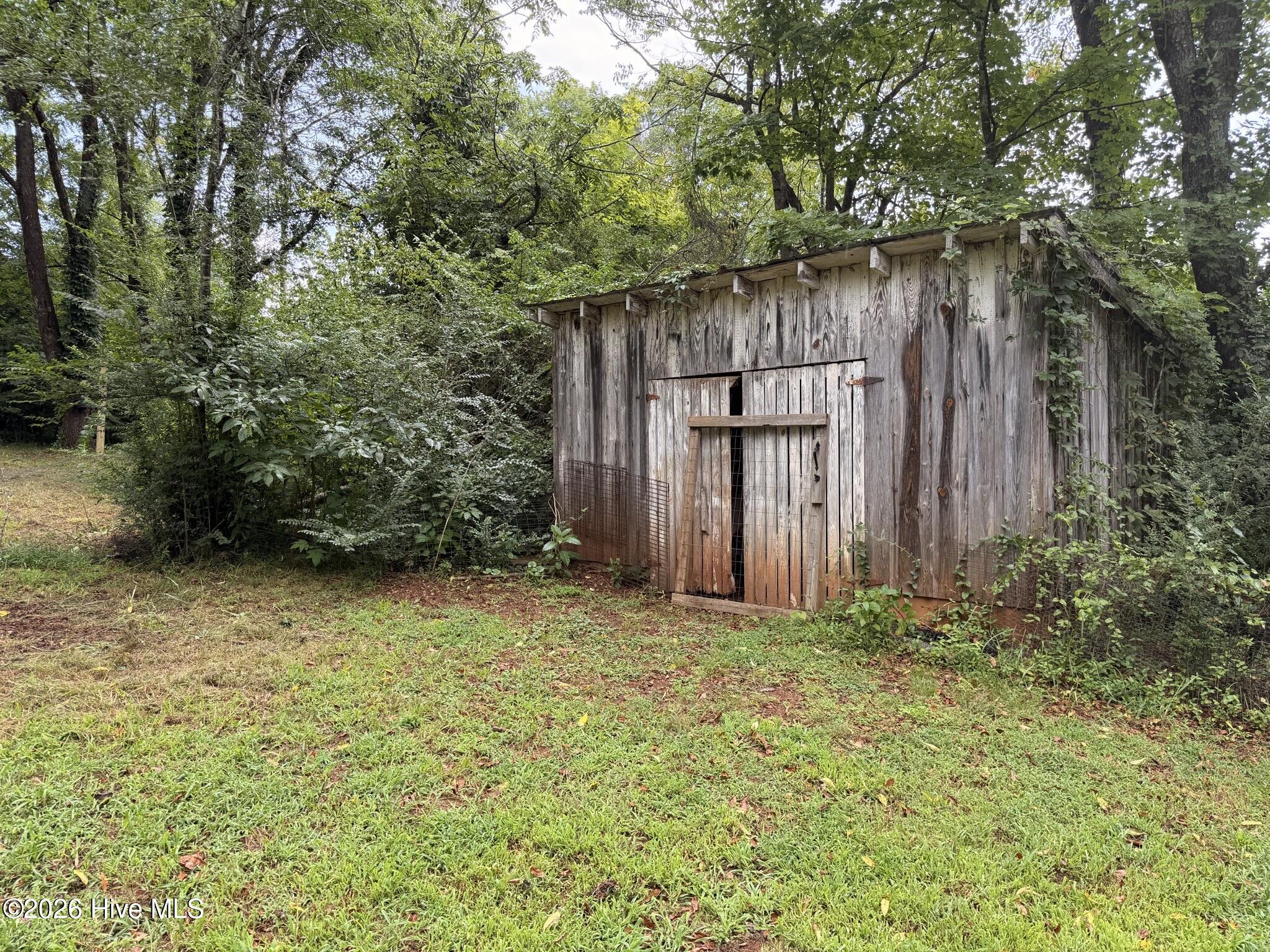 176 White Oak Street Property Photo 3