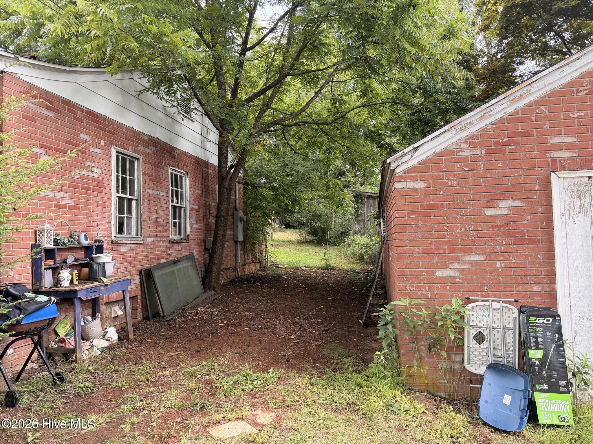 176 White Oak Street Property Photo 4
