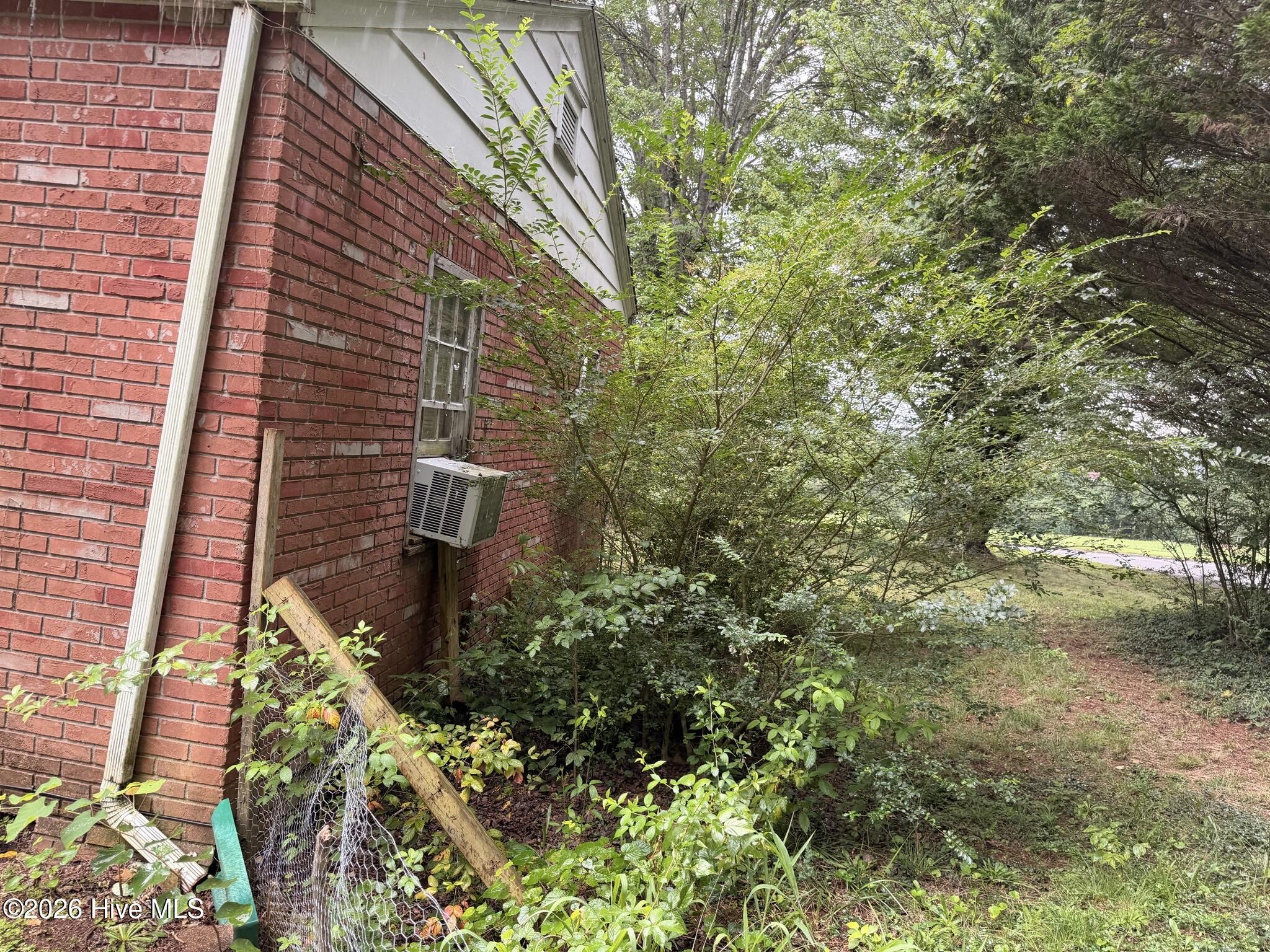 176 White Oak Street Property Photo 5