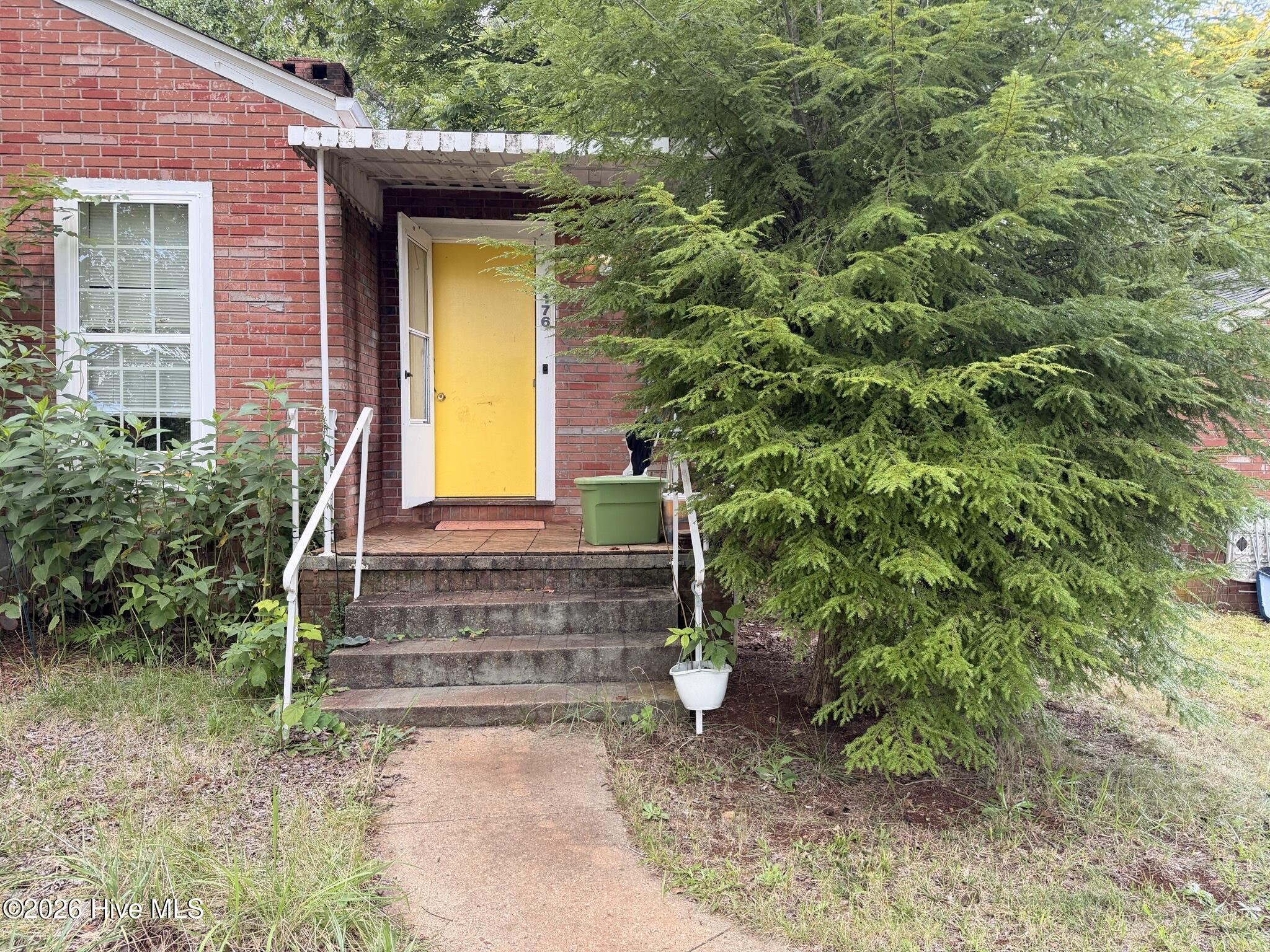 176 White Oak Street Property Photo 6