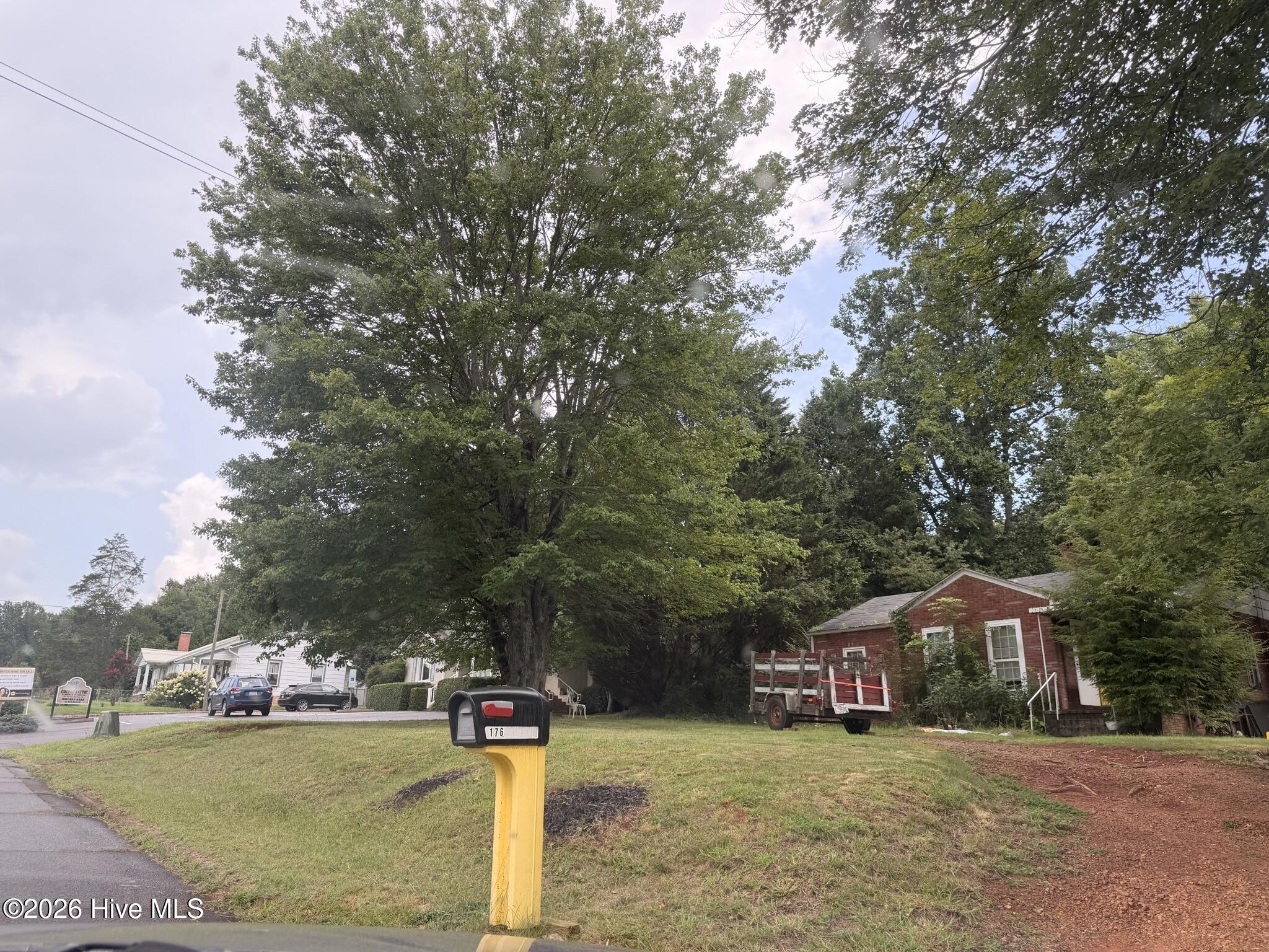 176 White Oak Street Property Photo 12