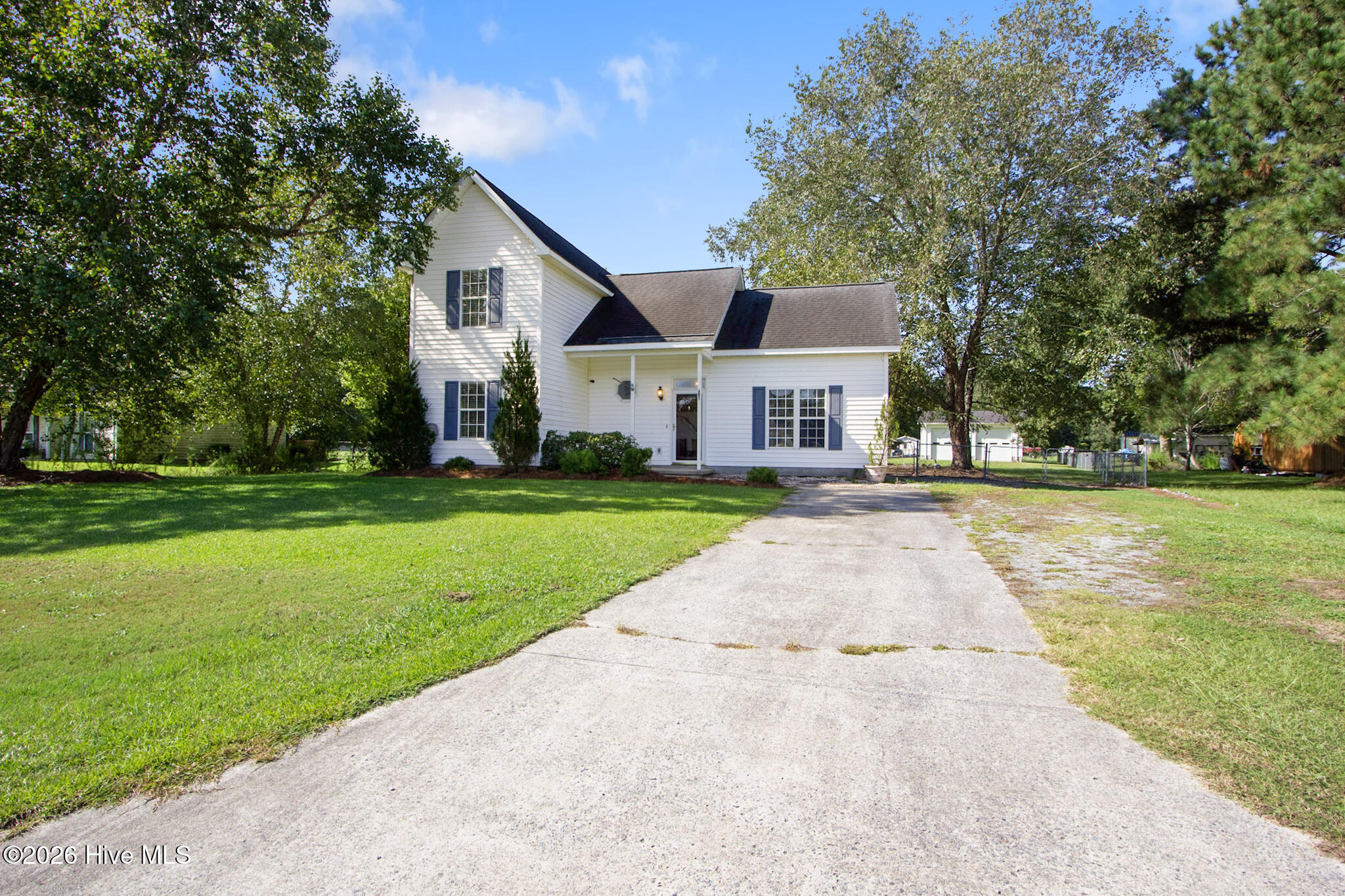 2026 Longview Drive Property Photo 3