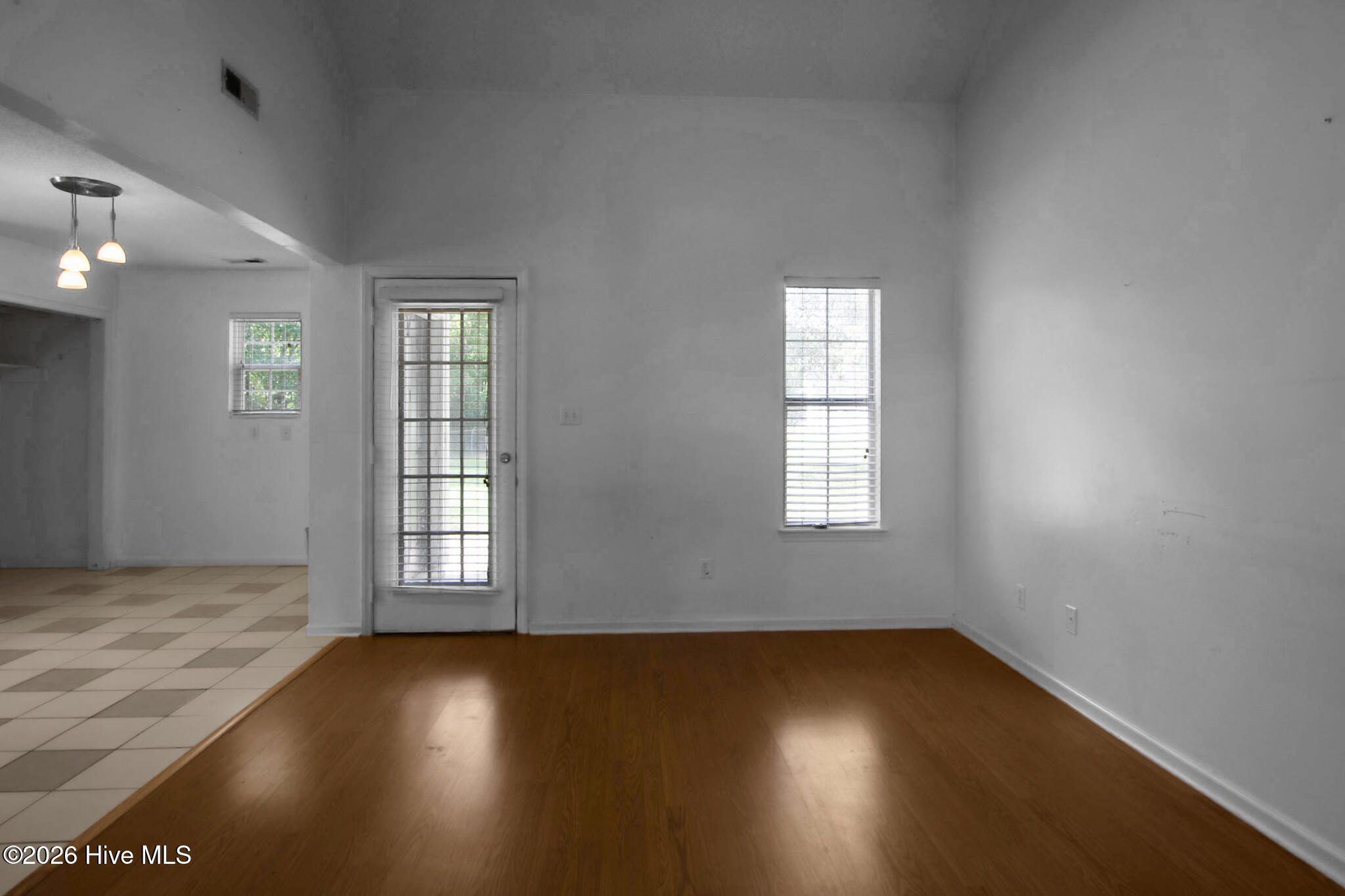 2026 Longview Drive Property Photo 9