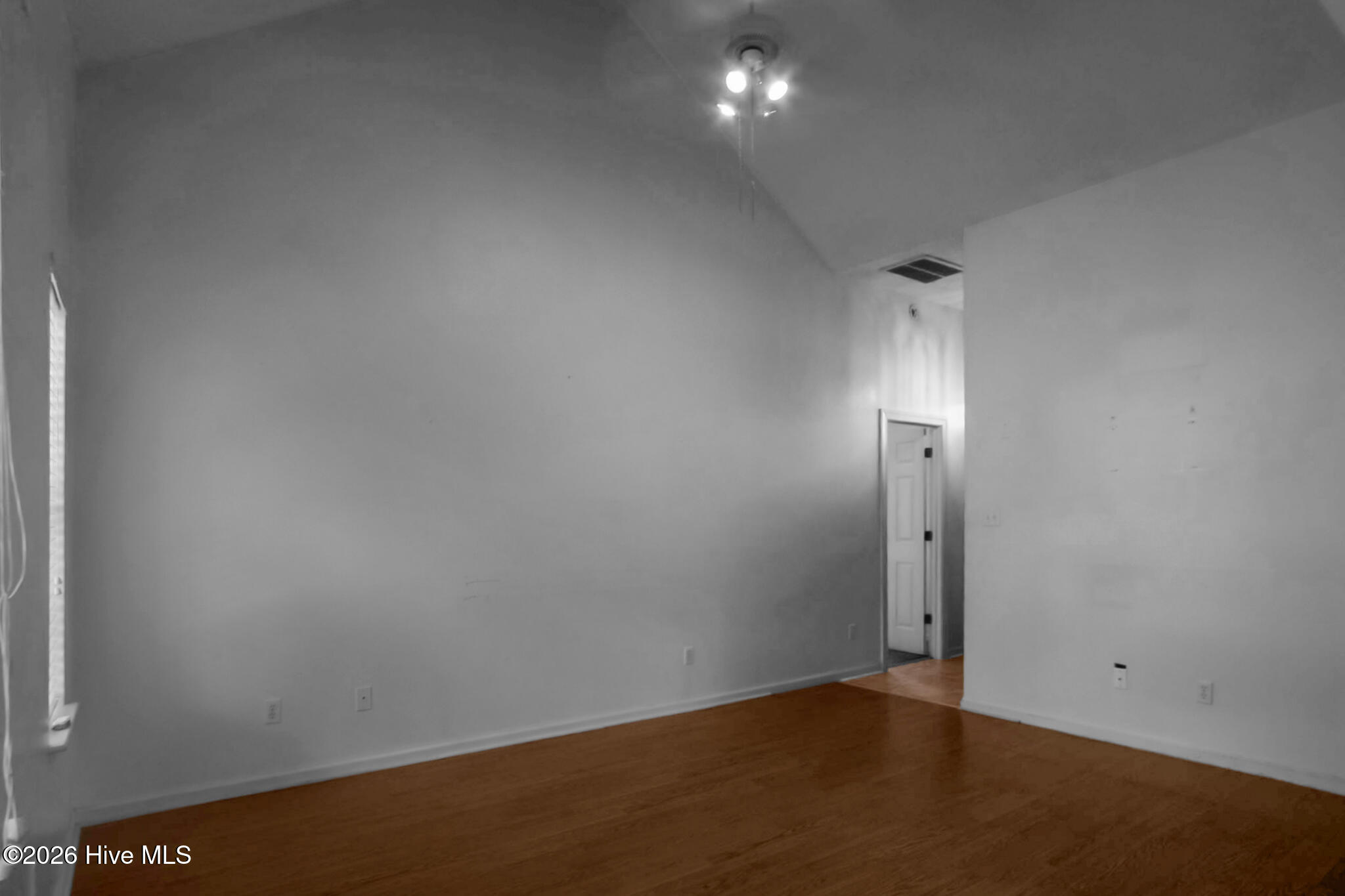 2026 Longview Drive Property Photo 11