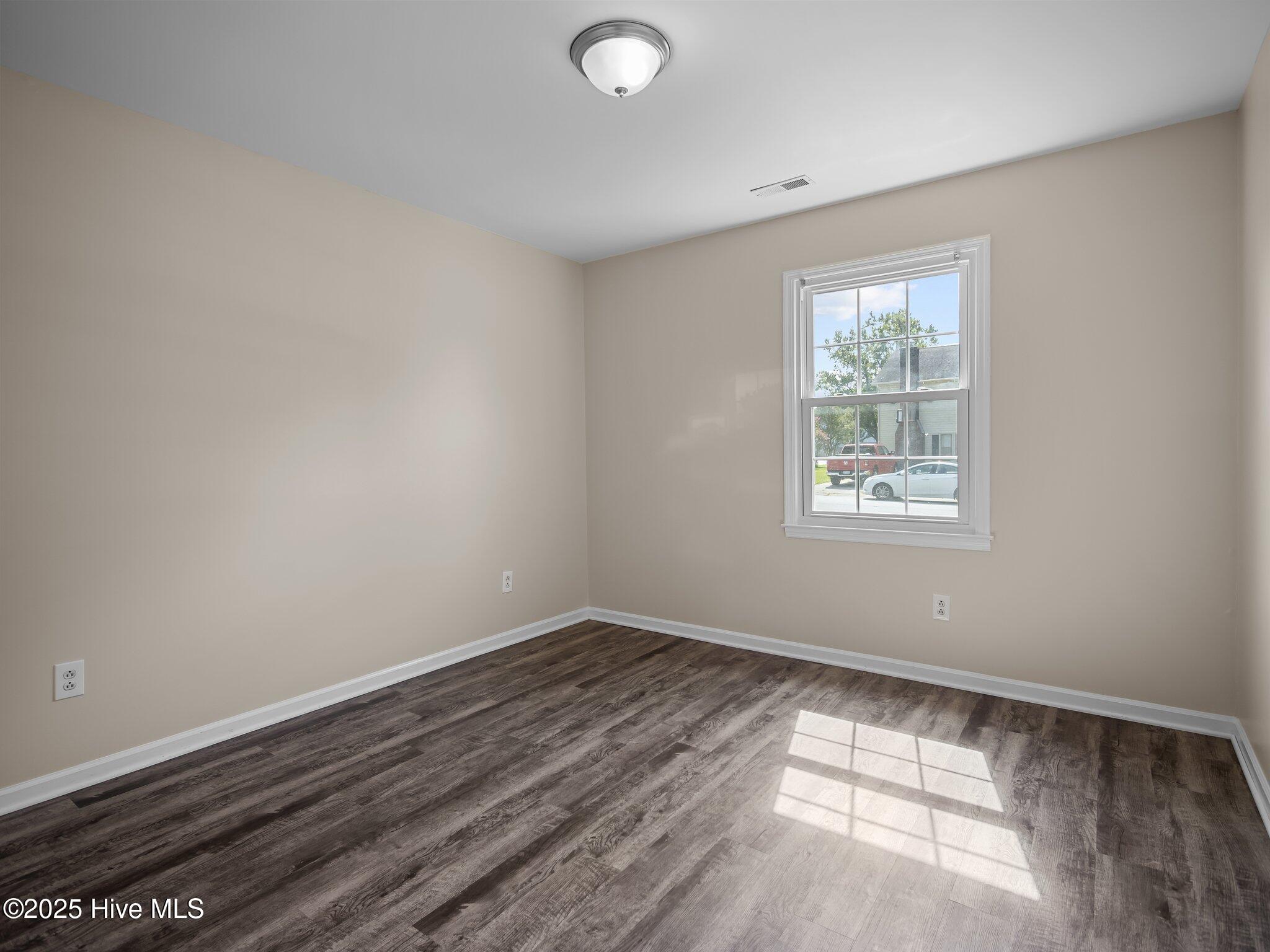 323 W Frances Street Property Photo 11