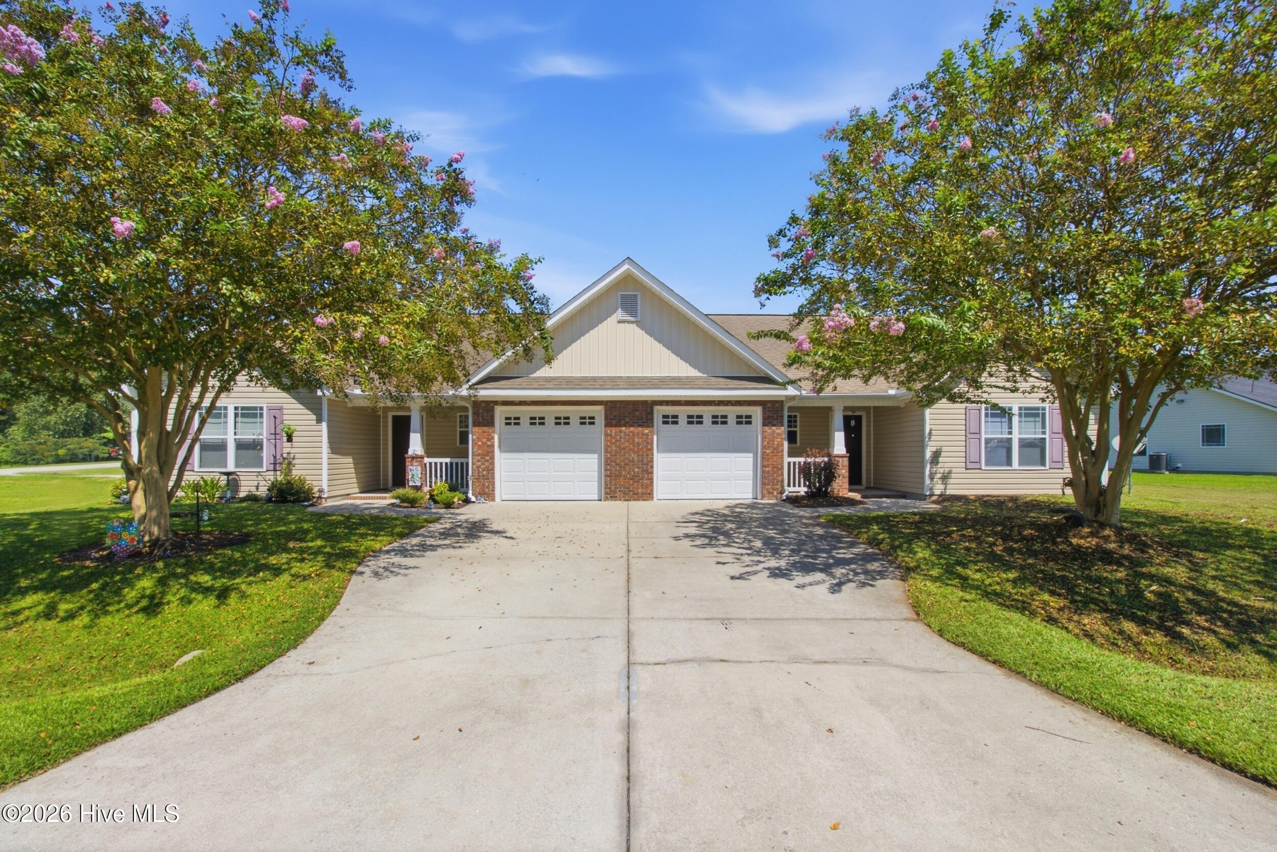 209 Hawks Bluff Drive Property Photo 1