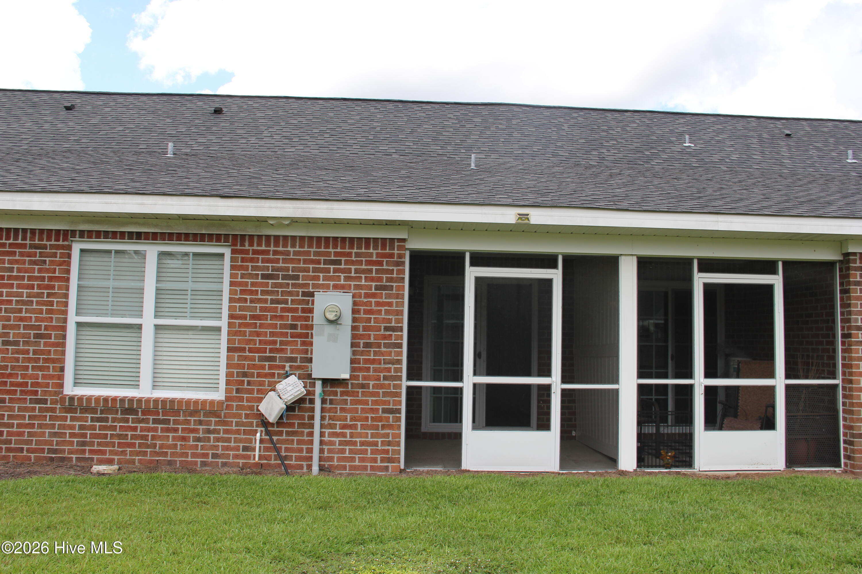 1059 Bridgeport Way Property Photo 2