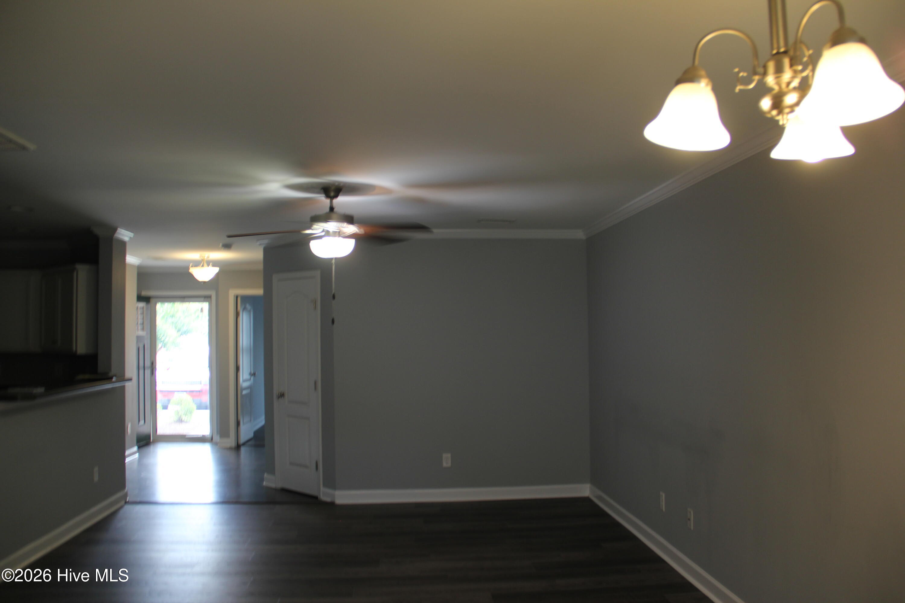 1059 Bridgeport Way Property Photo 4