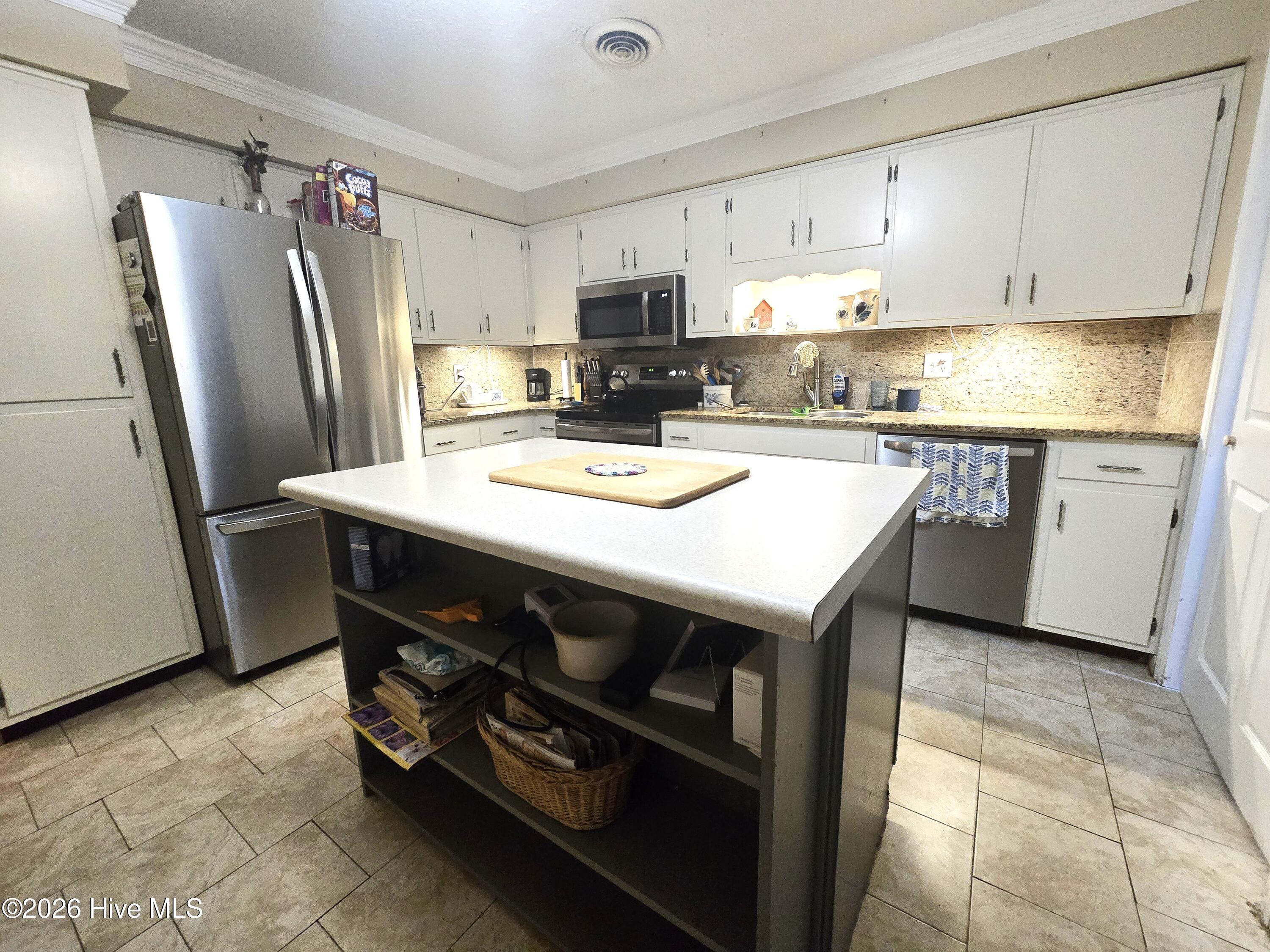 1014a Kings Way Property Photo 4