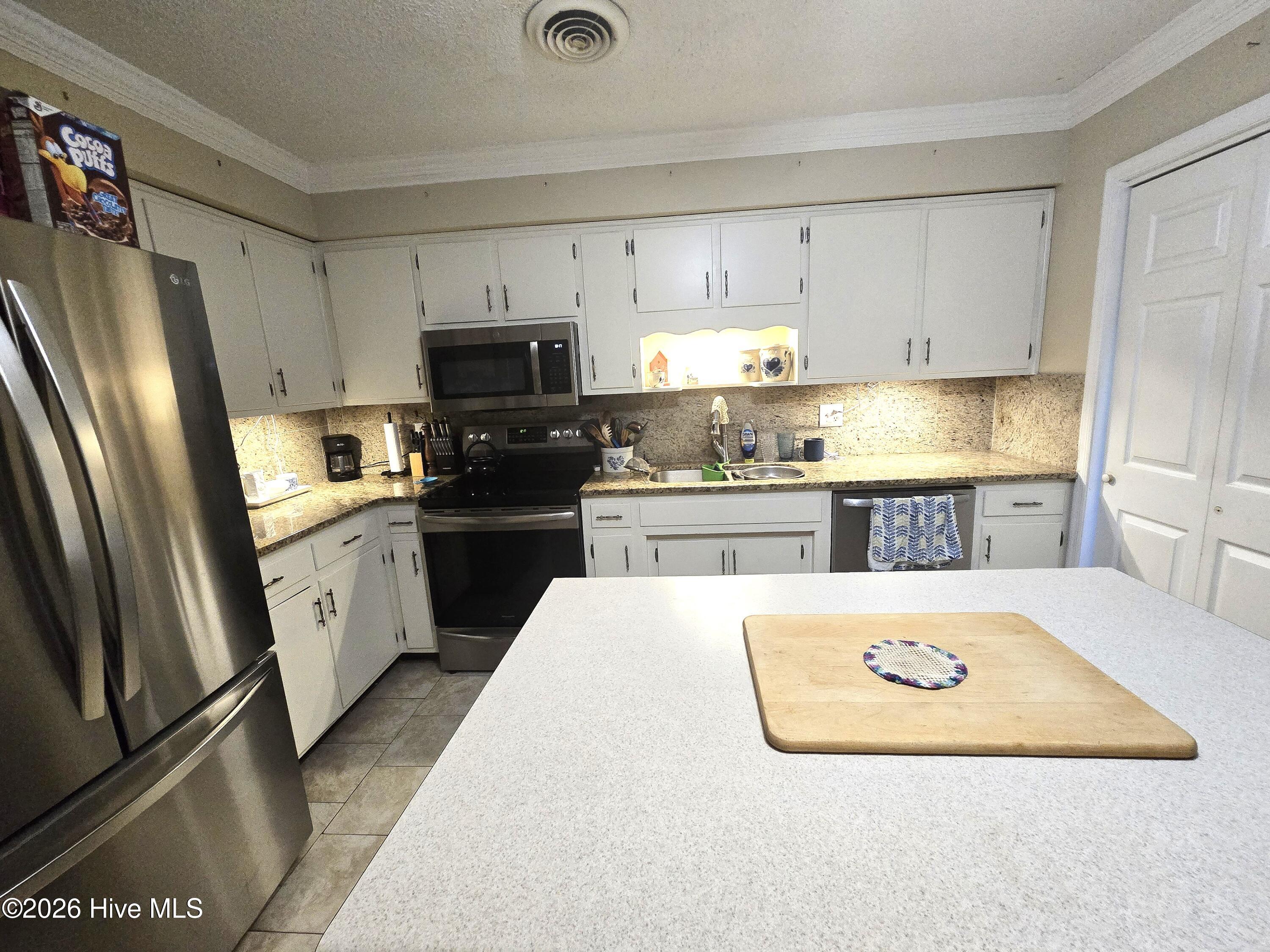 1014a Kings Way Property Photo 5