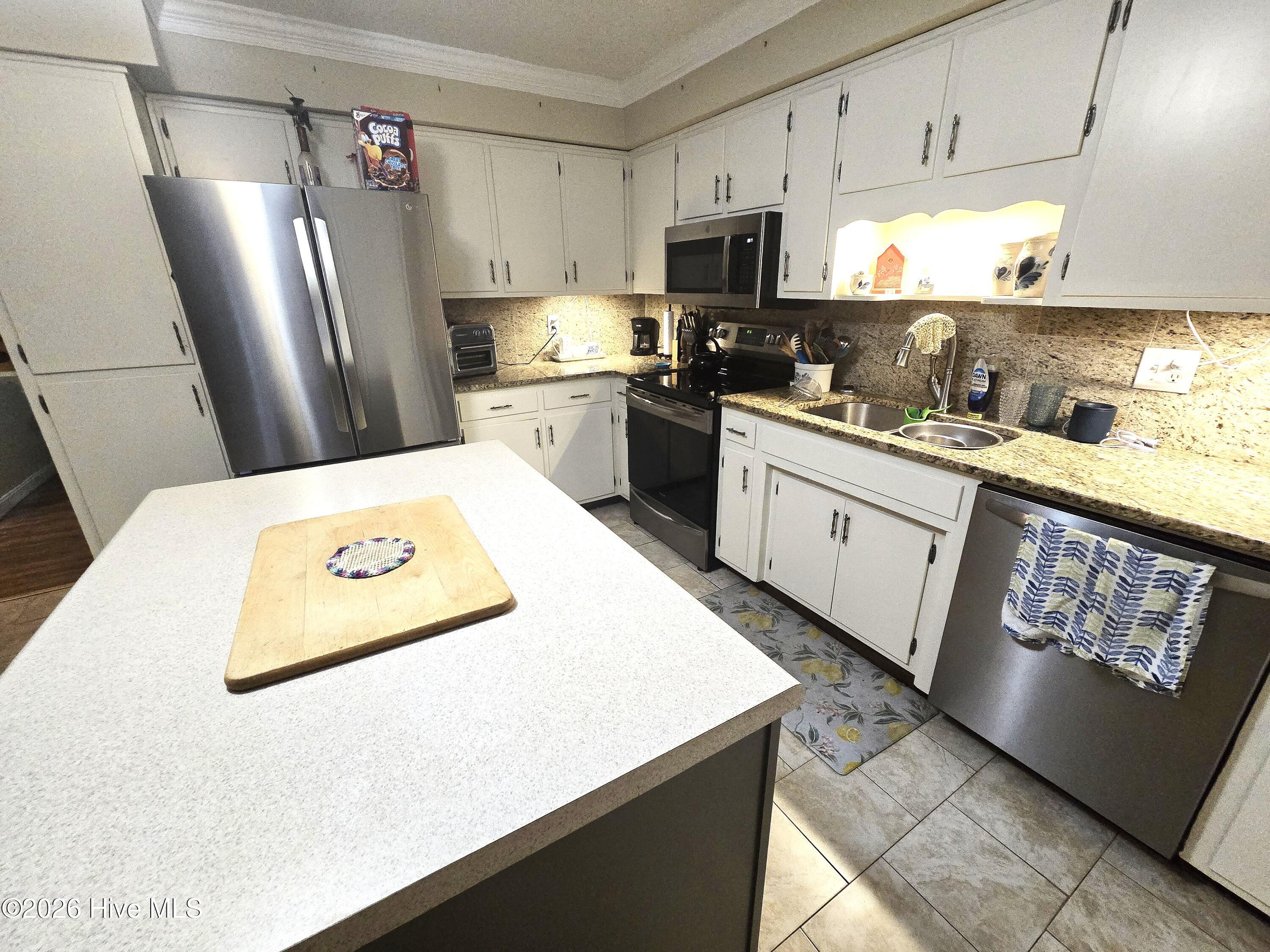 1014a Kings Way Property Photo 6