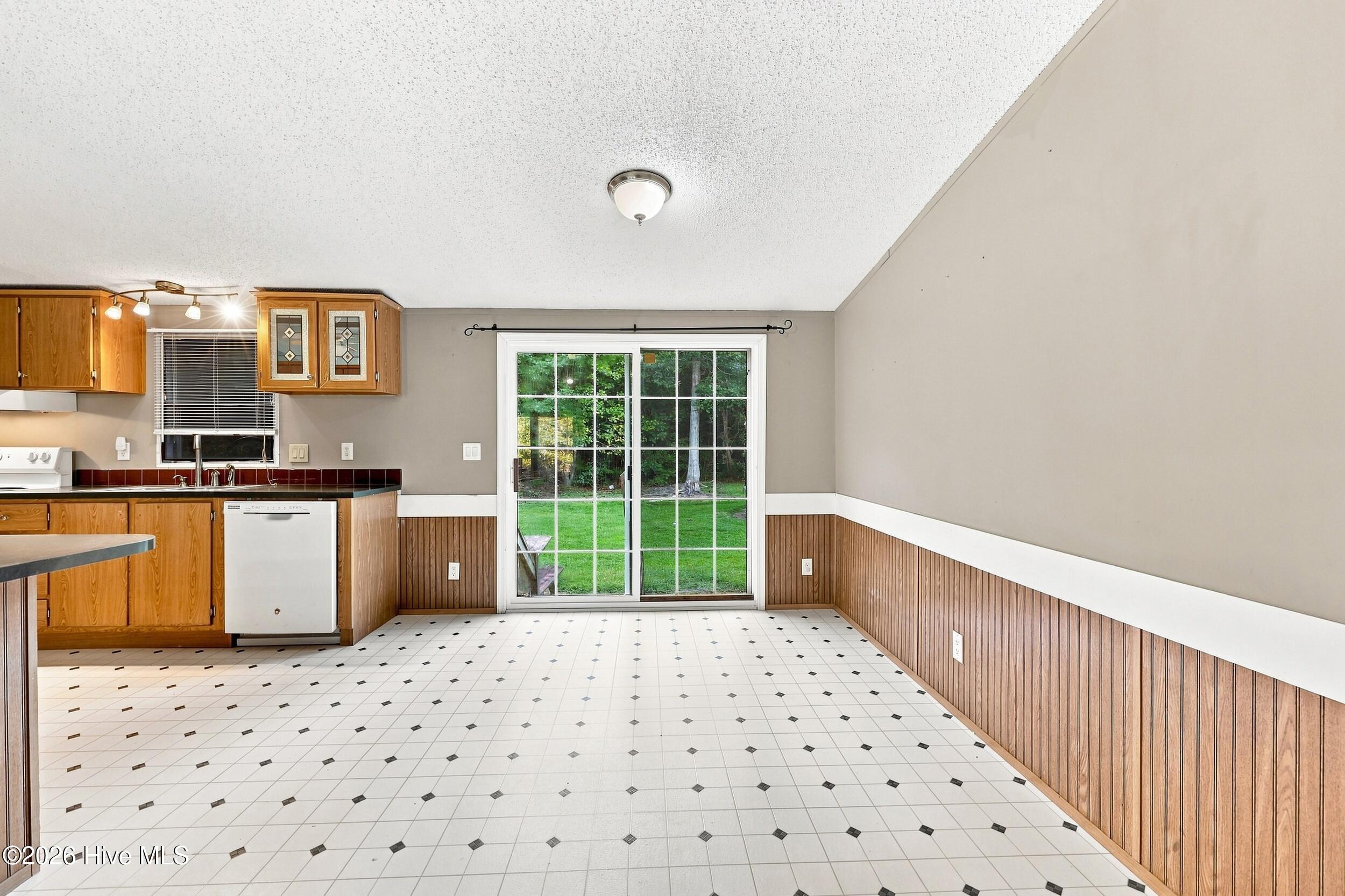 378 Neck Road Property Photo 8
