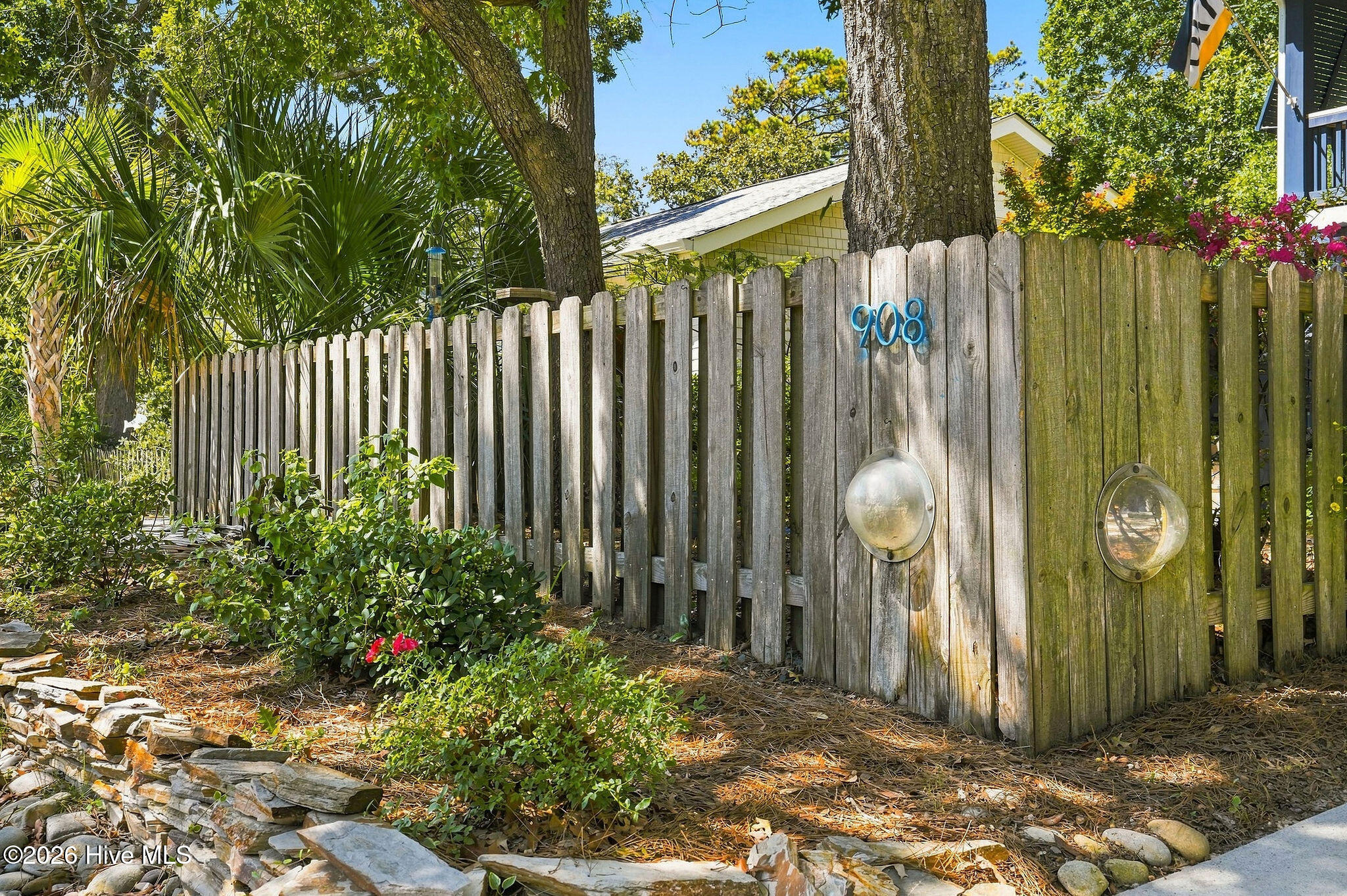 908 Elizabeth Drive Property Photo 6