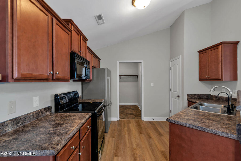 303 Sinclair Lane Property Photo 10