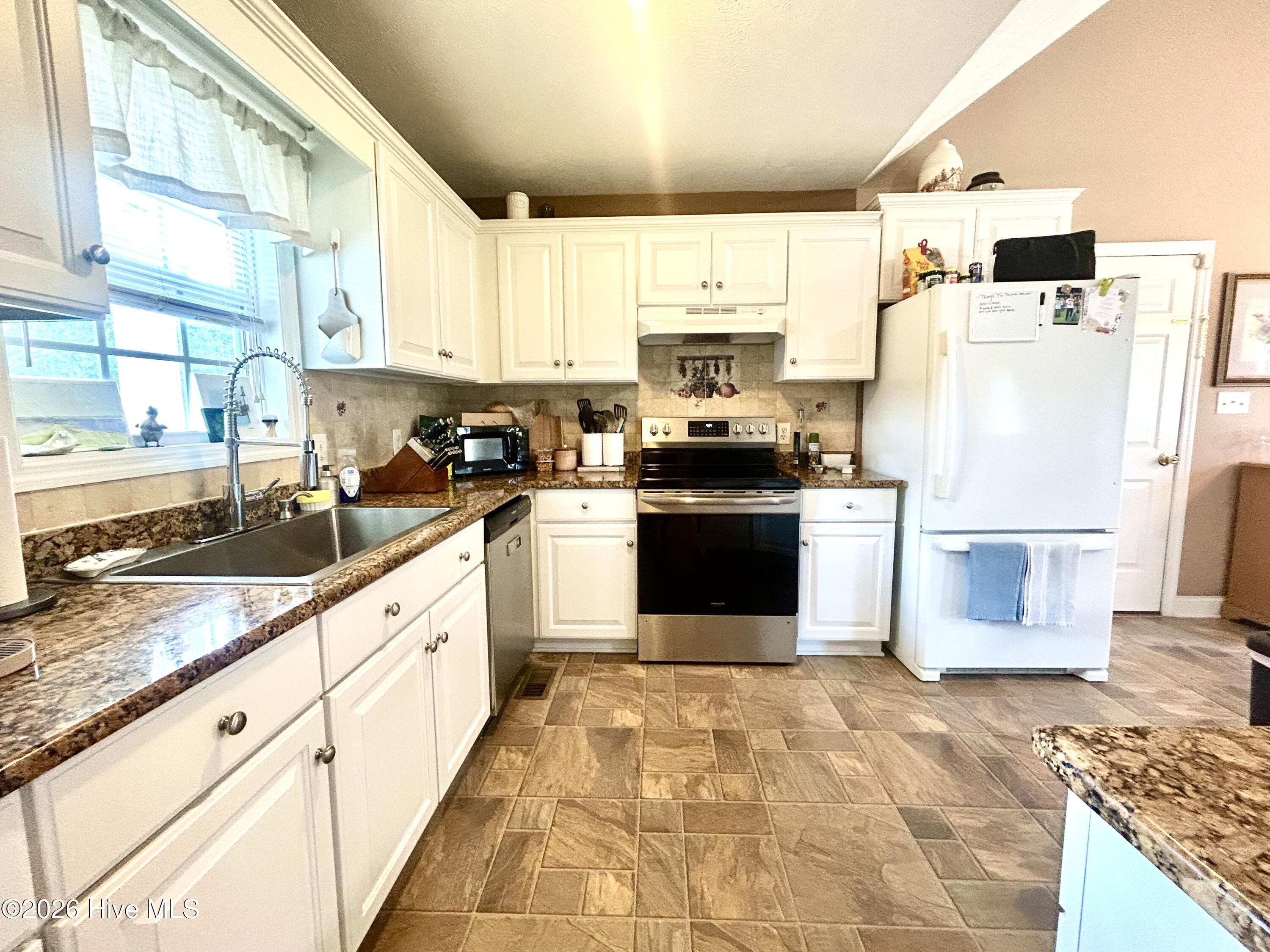 9361 Mcleod Road Property Photo 14