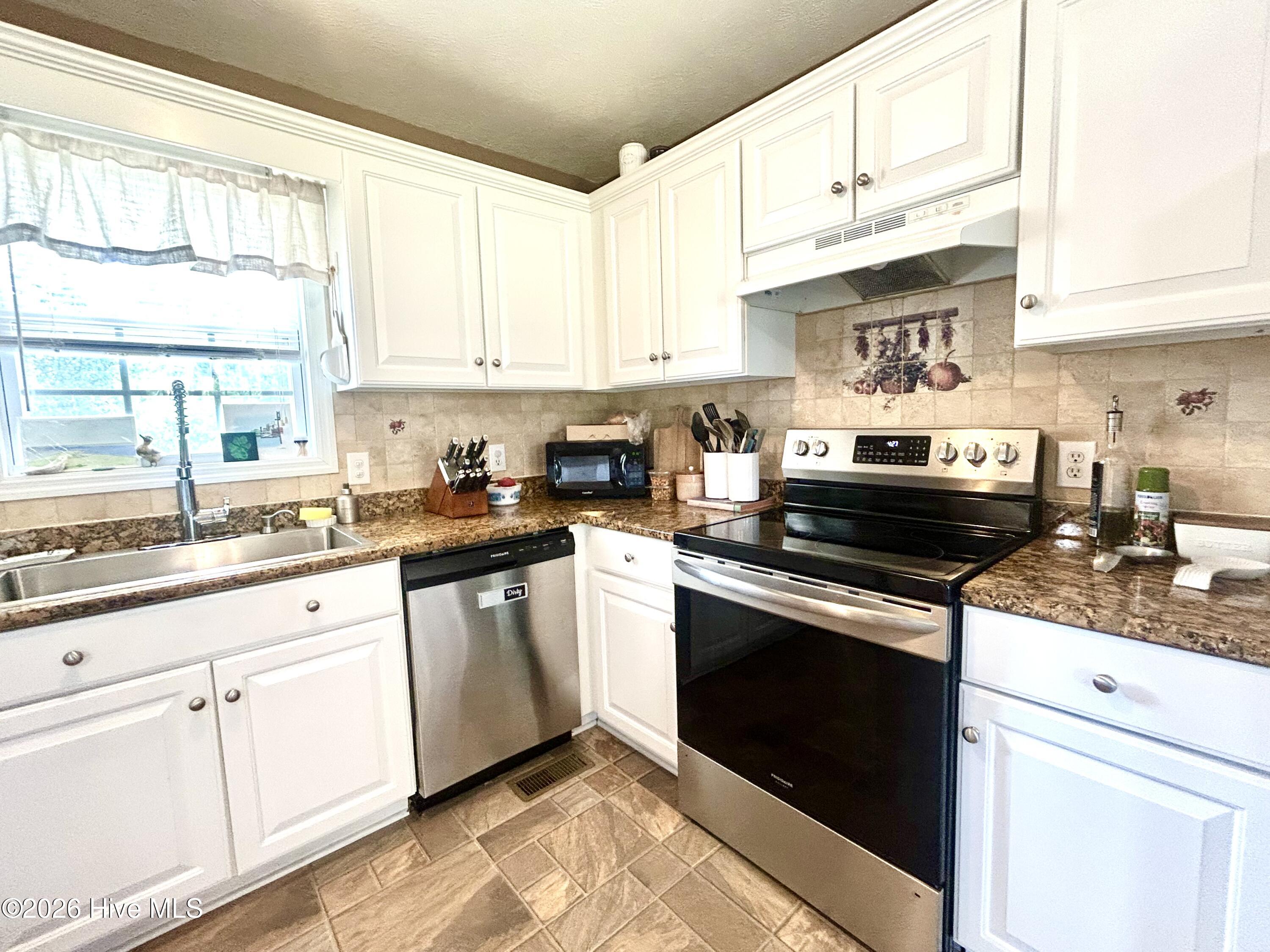 9361 Mcleod Road Property Photo 16