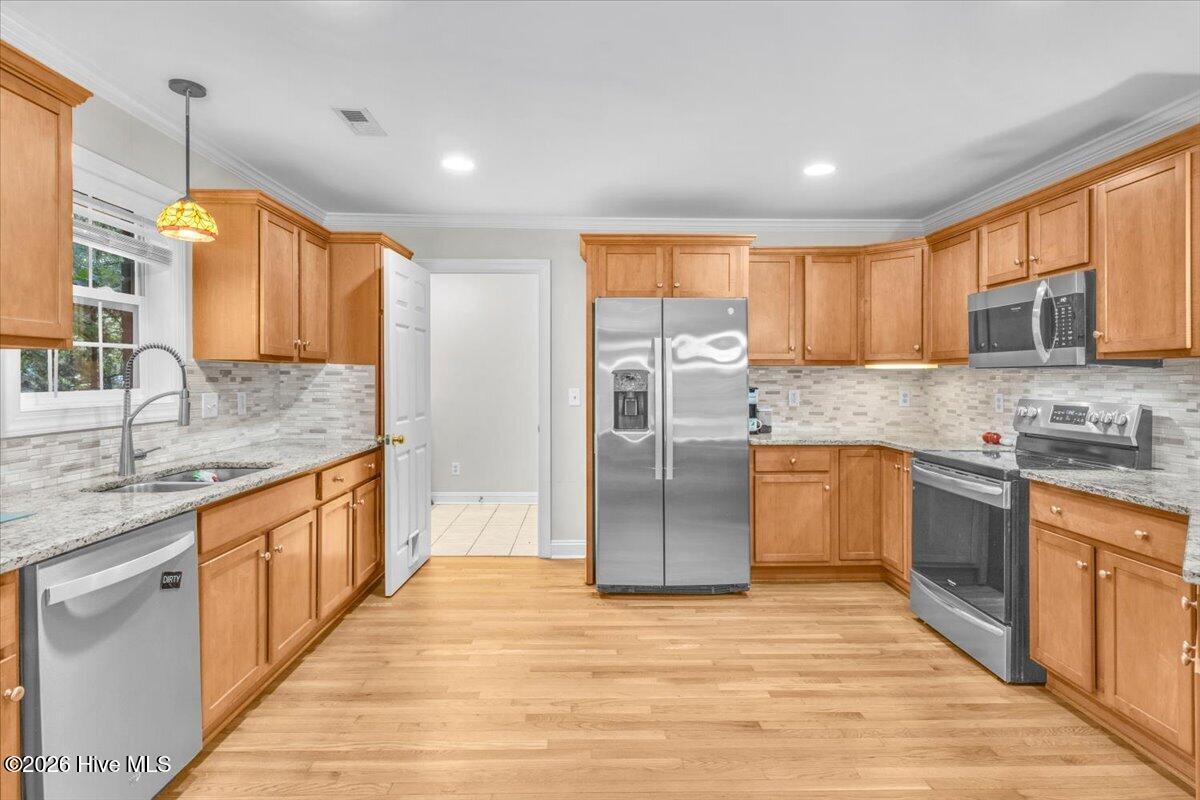 4135 Cape Landing Road Property Photo 19
