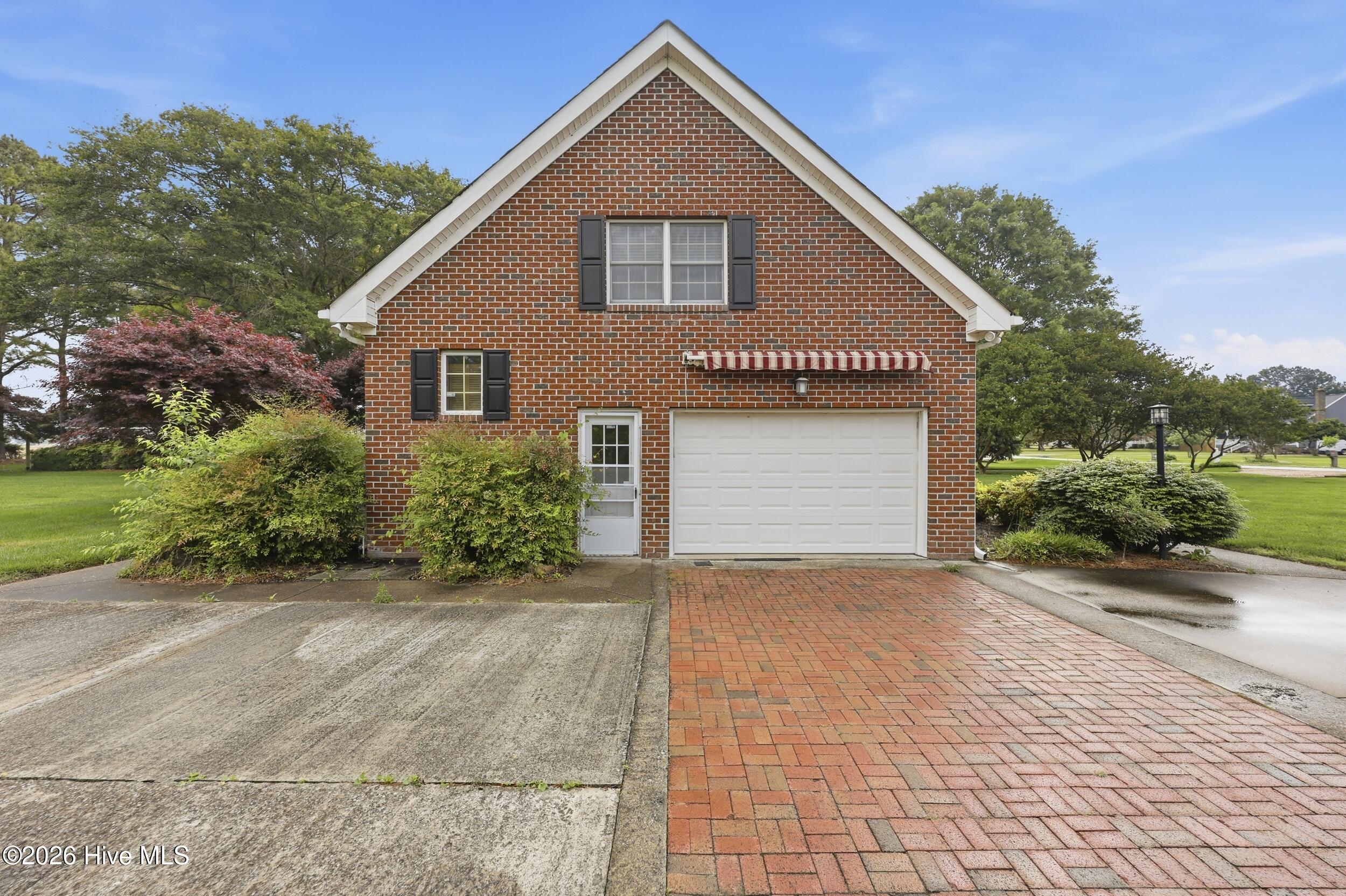 146 N Point Boulevard Property Photo 8