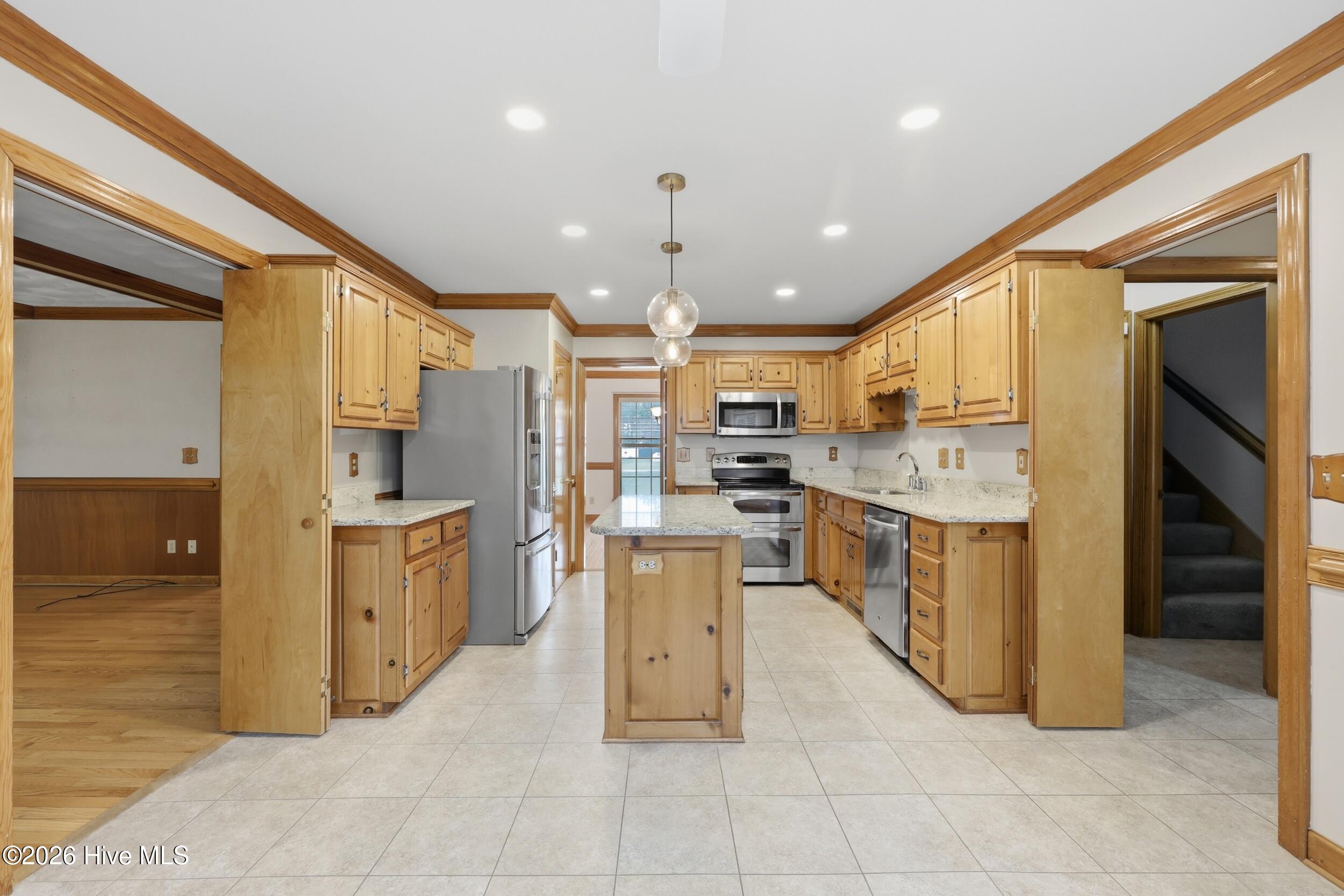 146 N Point Boulevard Property Photo 21
