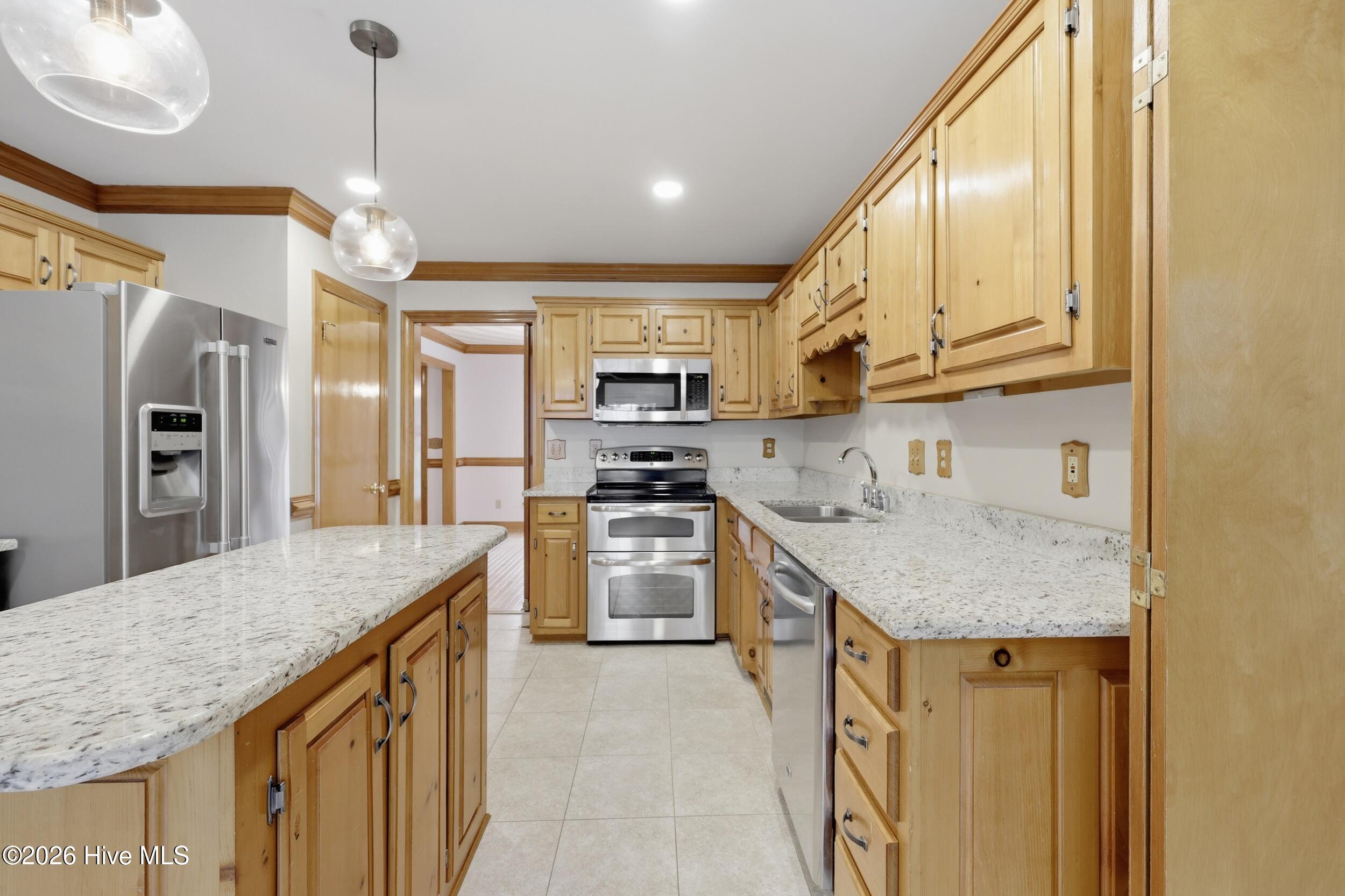 146 N Point Boulevard Property Photo 24
