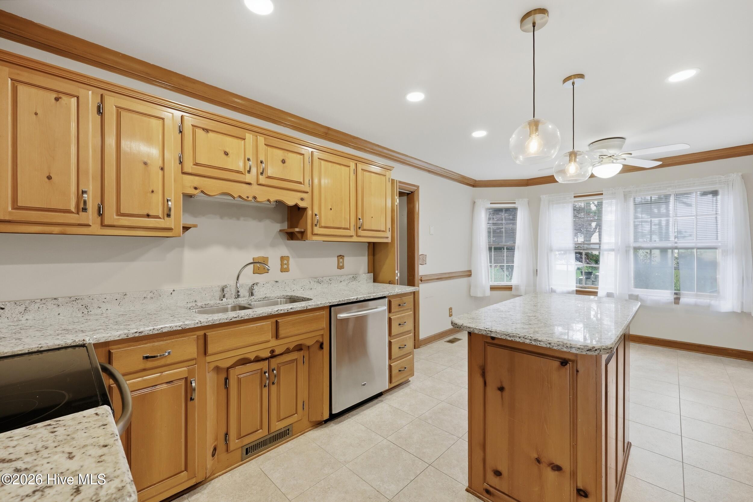 146 N Point Boulevard Property Photo 27