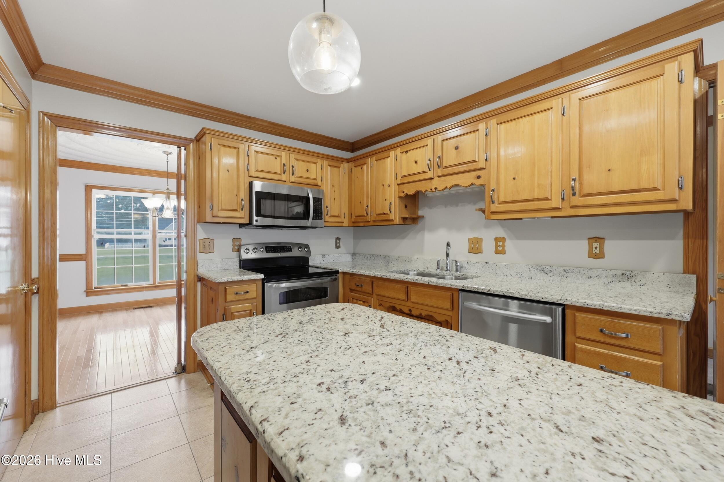 146 N Point Boulevard Property Photo 28
