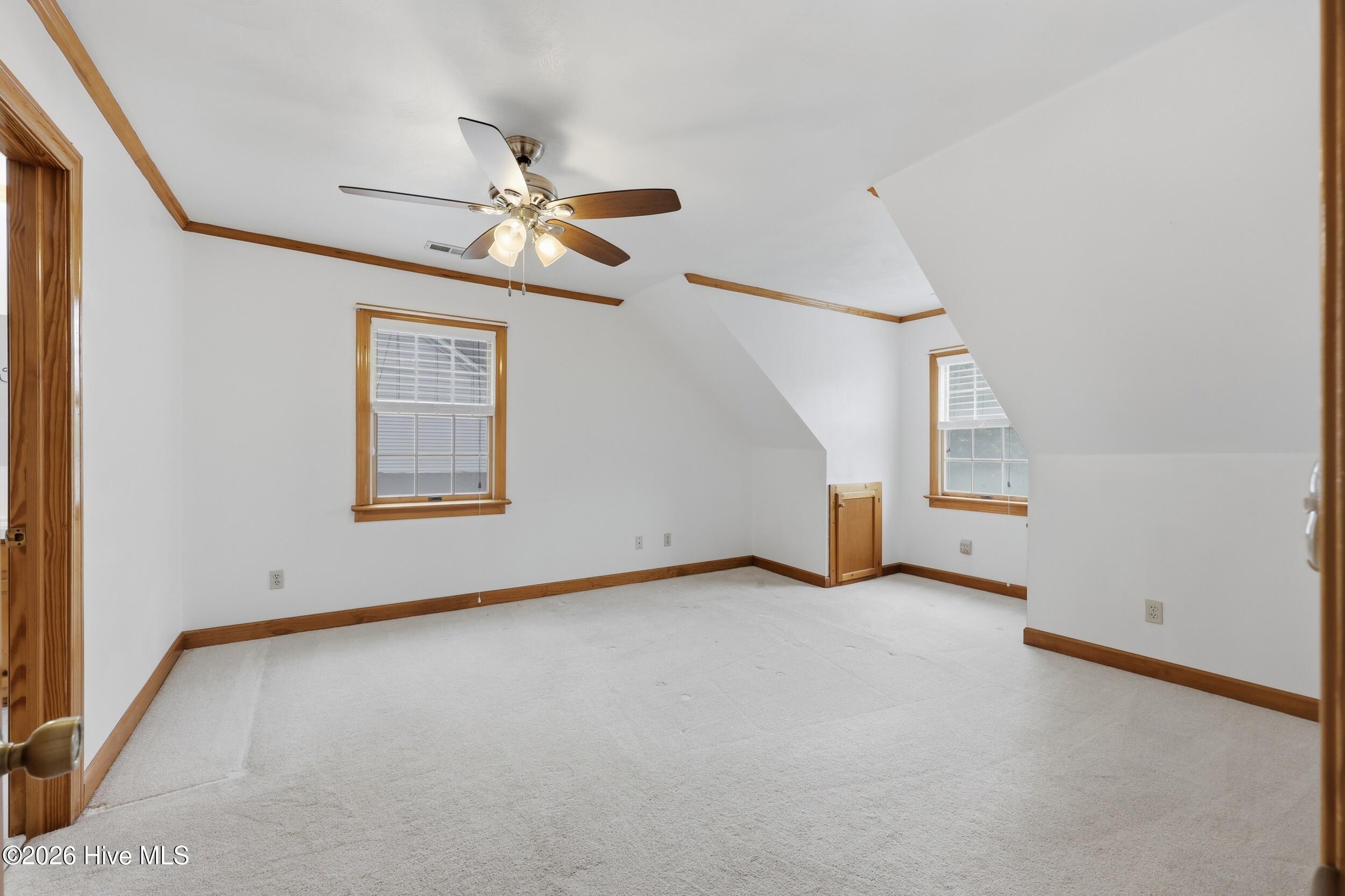 146 N Point Boulevard Property Photo 34