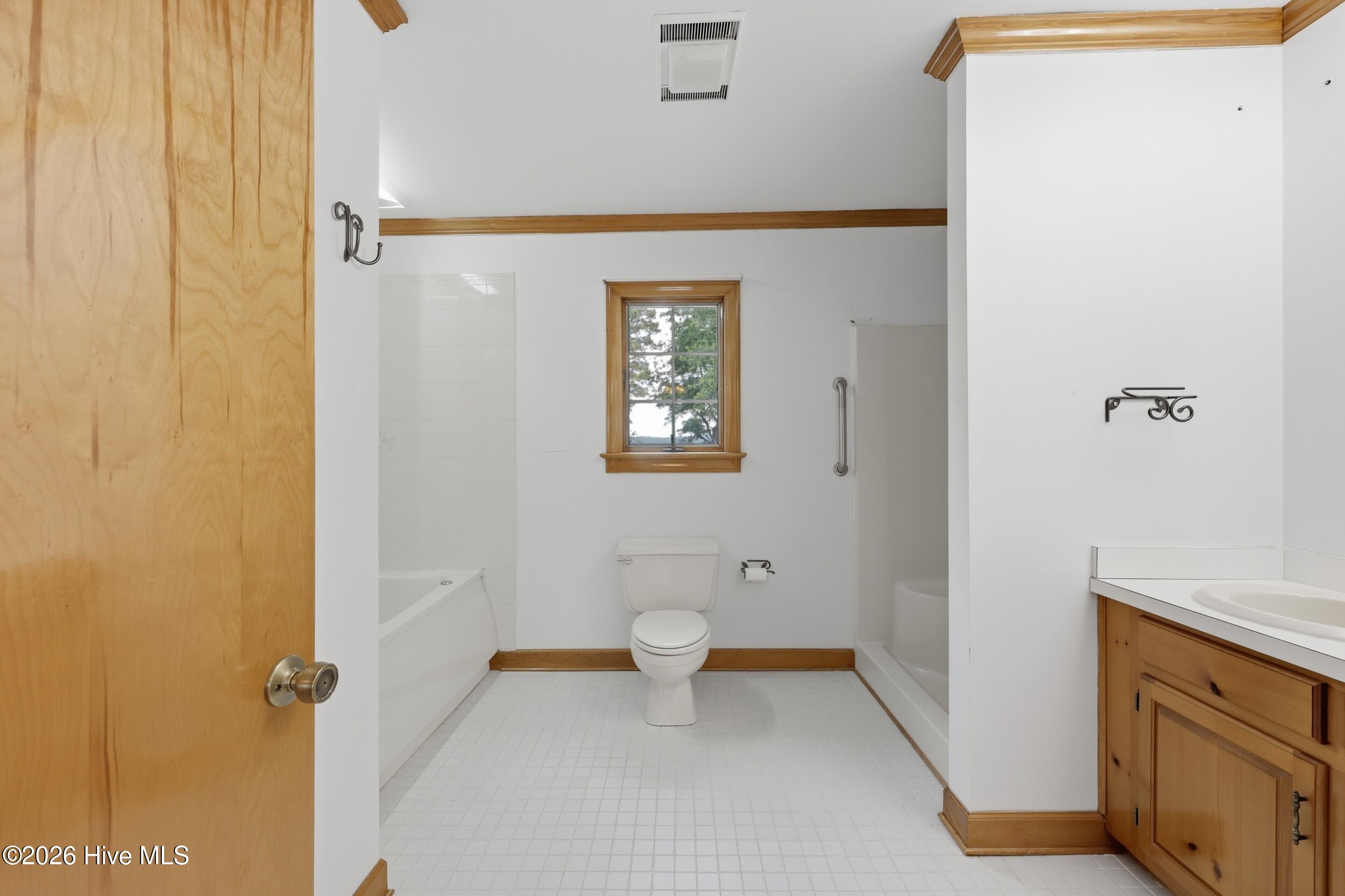 146 N Point Boulevard Property Photo 38