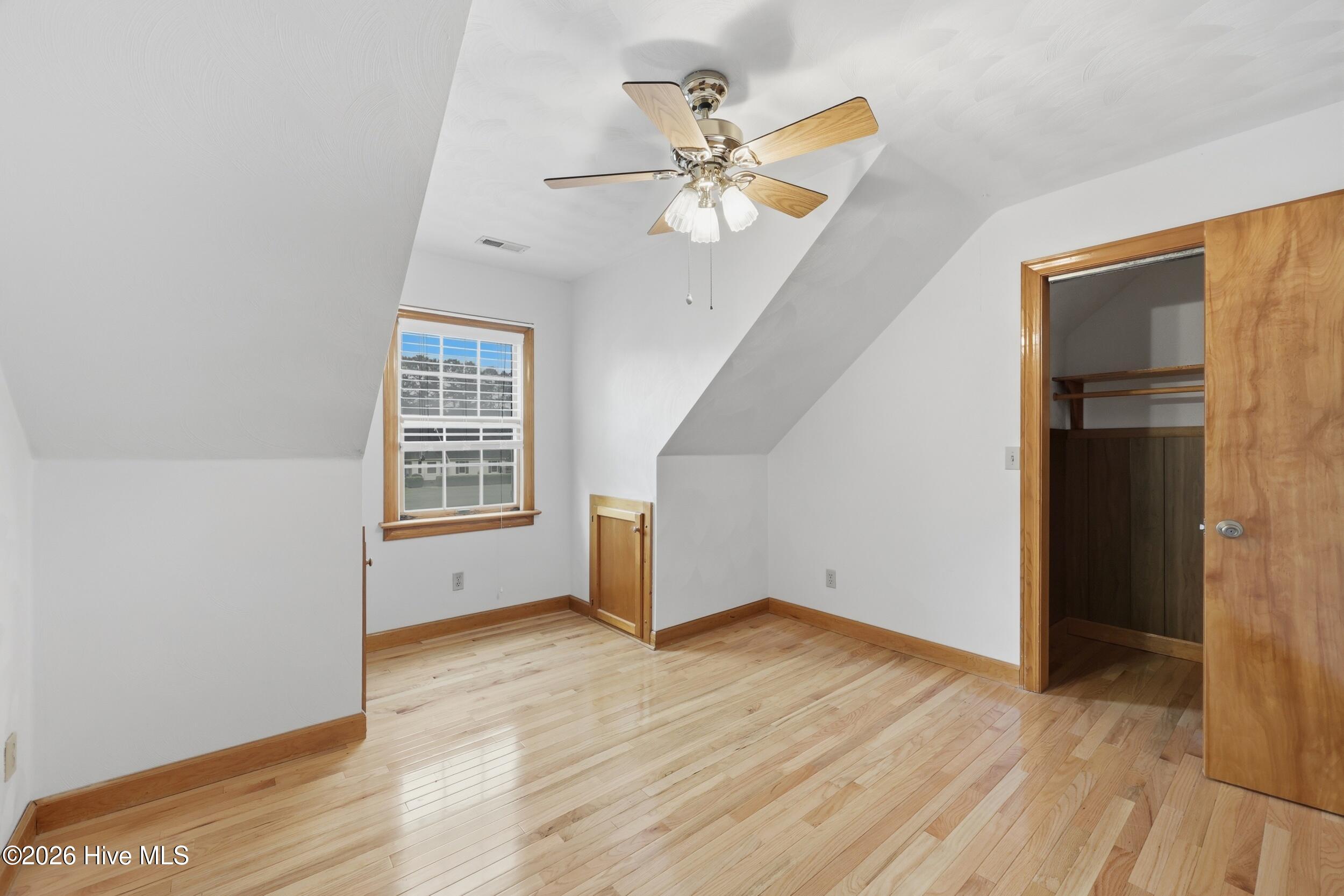 146 N Point Boulevard Property Photo 44