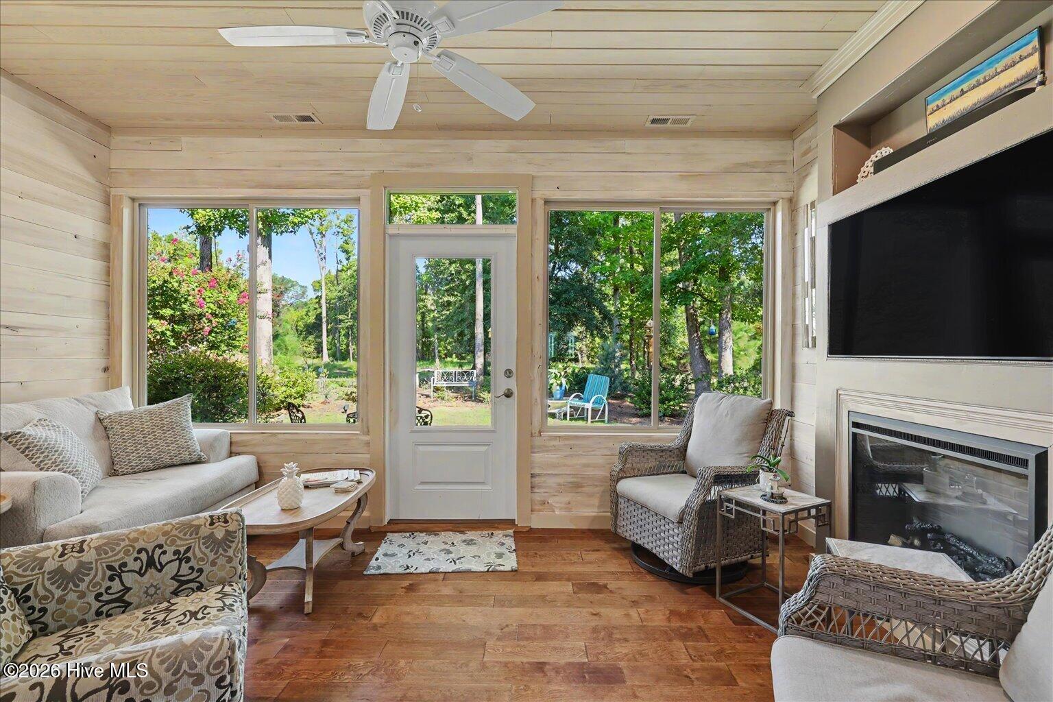 669 Jenoa Loop Property Photo 19