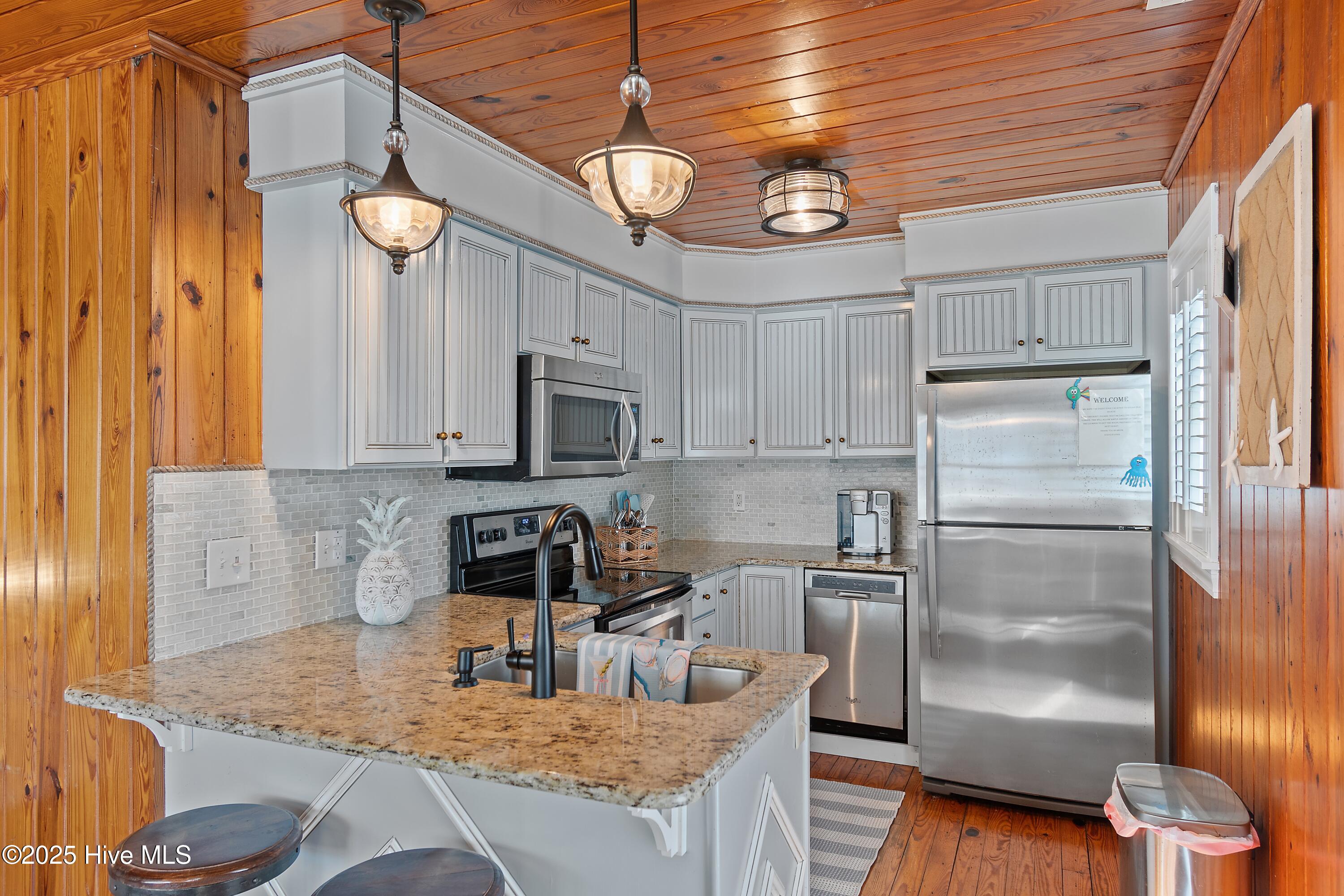 77 E First Street Property Photo 7