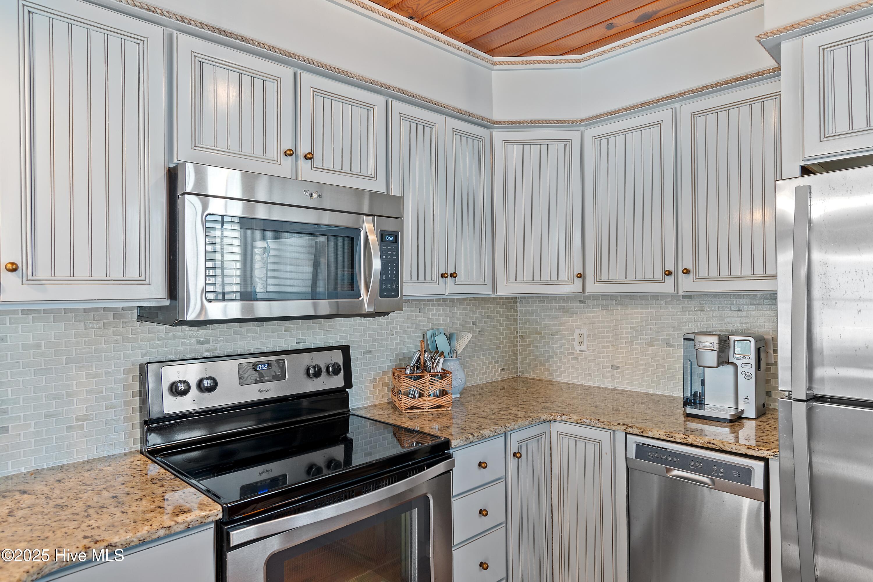 77 E First Street Property Photo 8