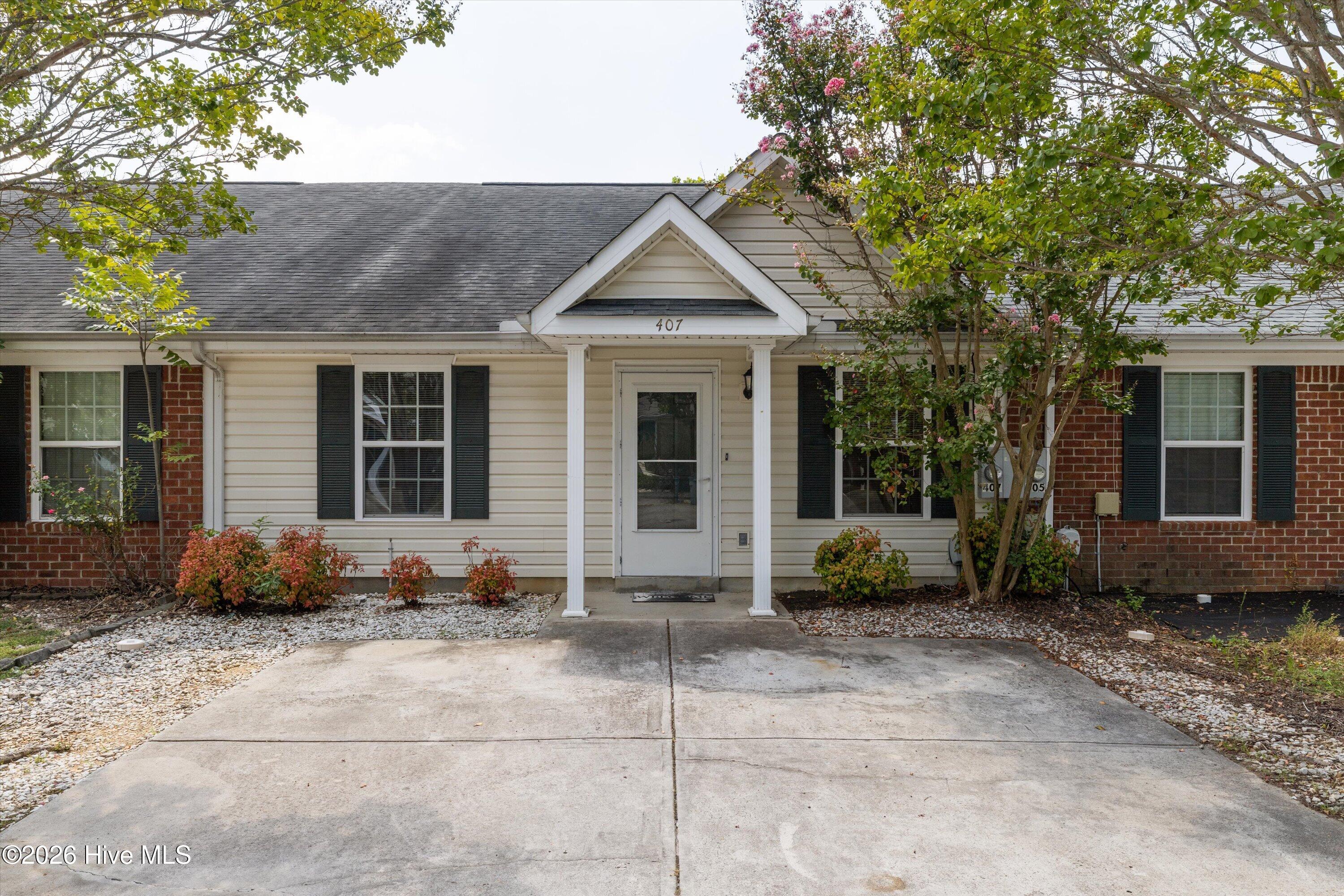 407 Flowing Creek Drive Property Photo 2